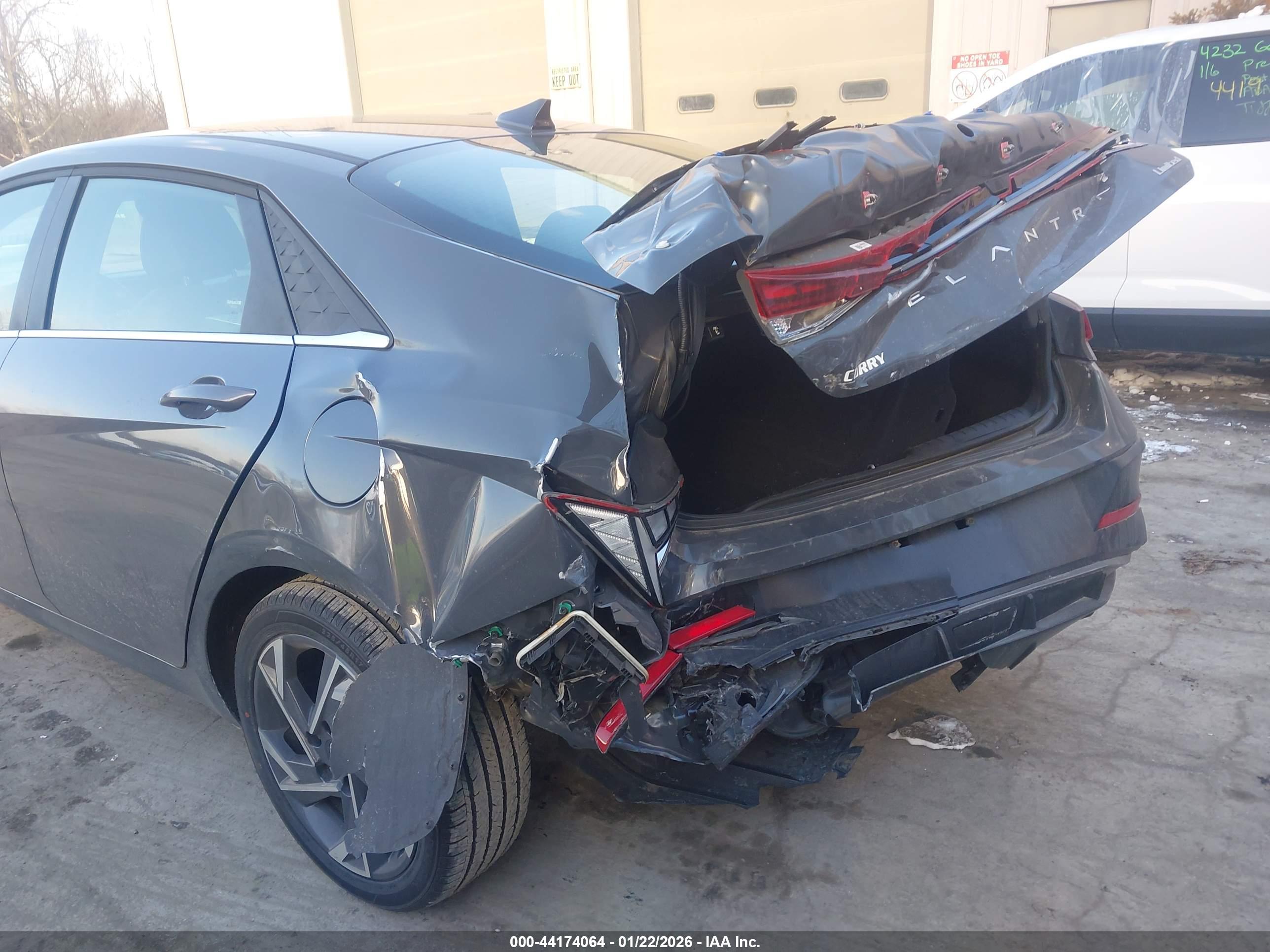 HYUNDAI ELANTRA image 6