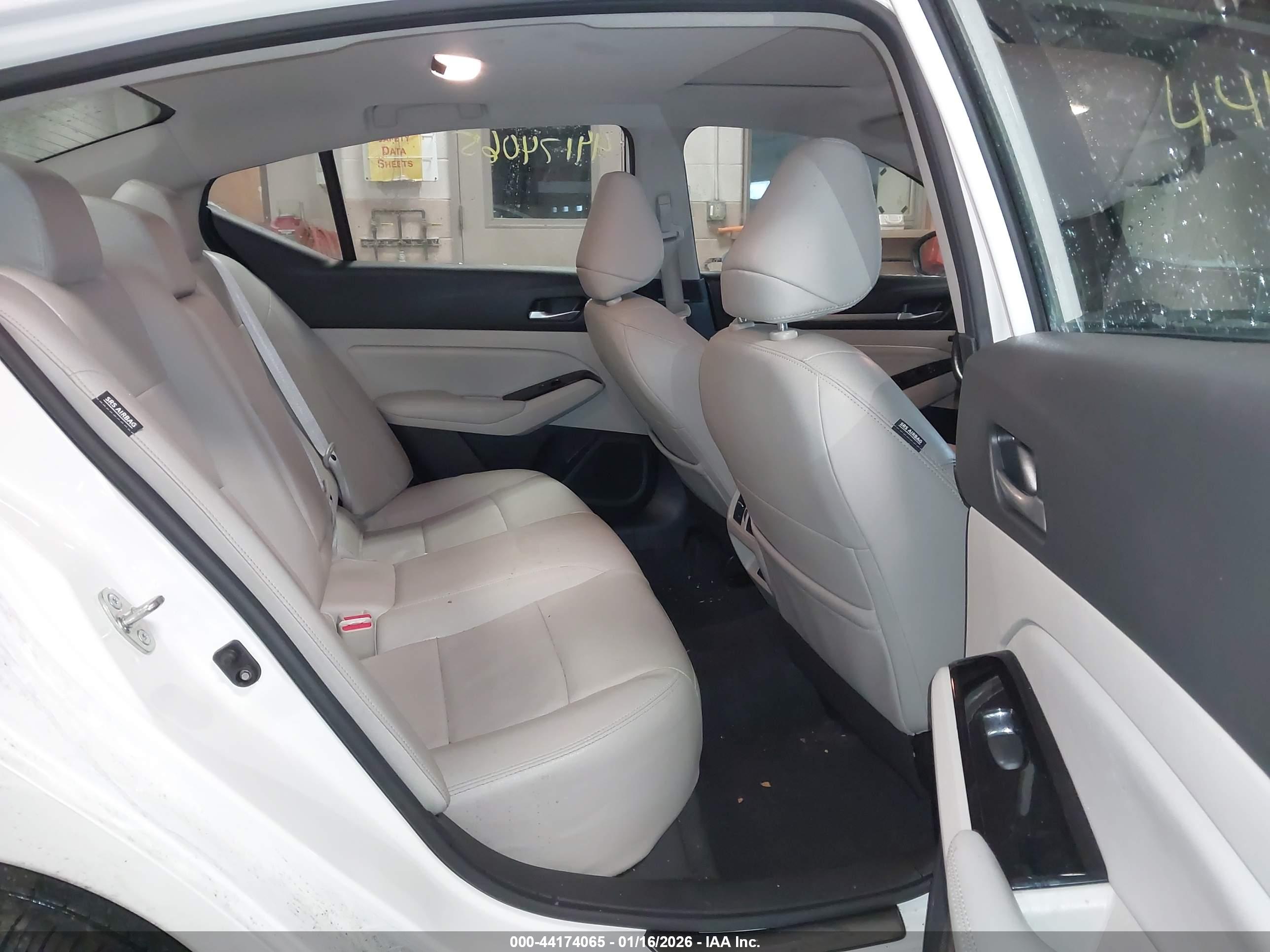 NISSAN ALTIMA image 8