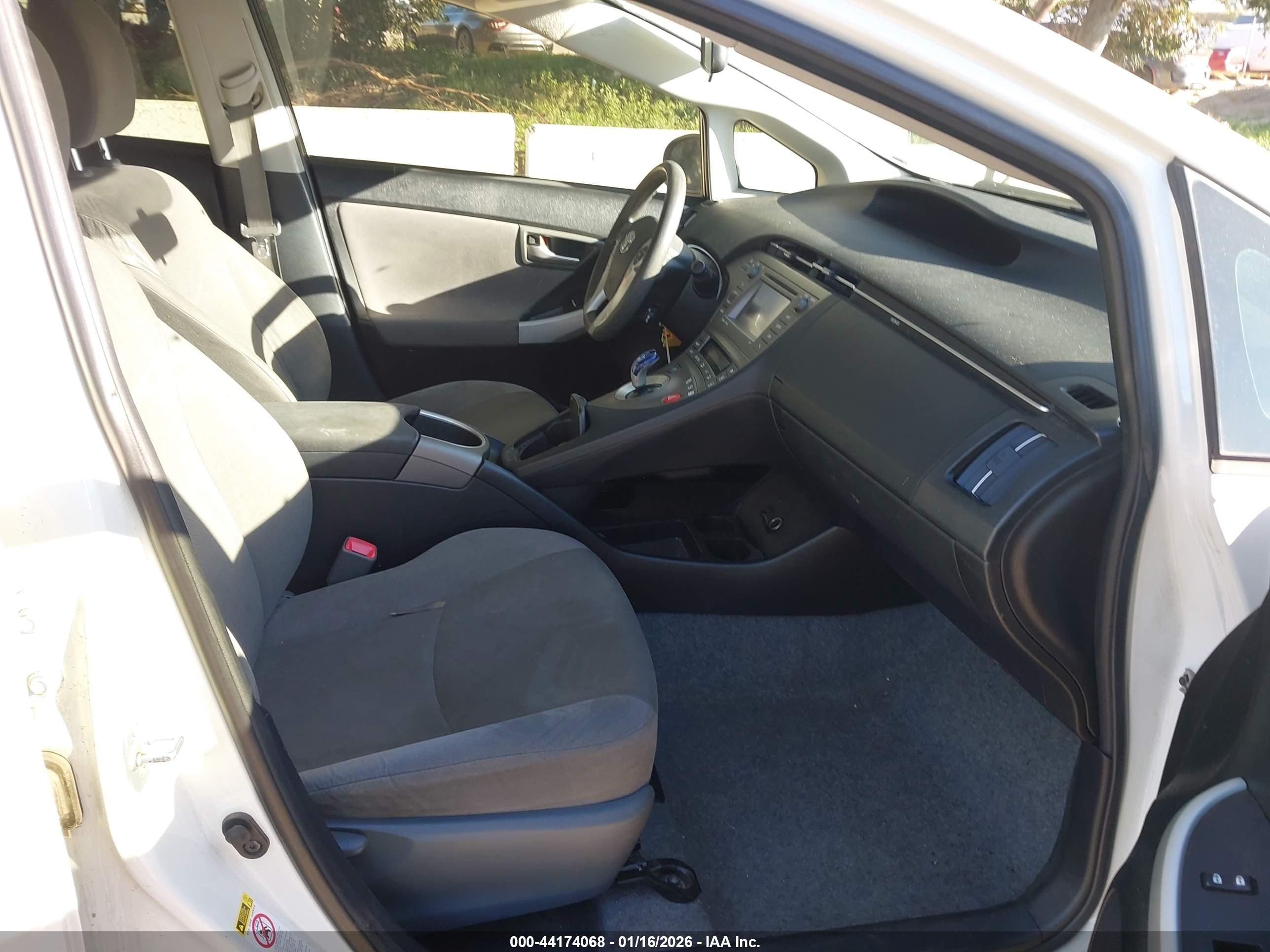 TOYOTA PRIUS image 5
