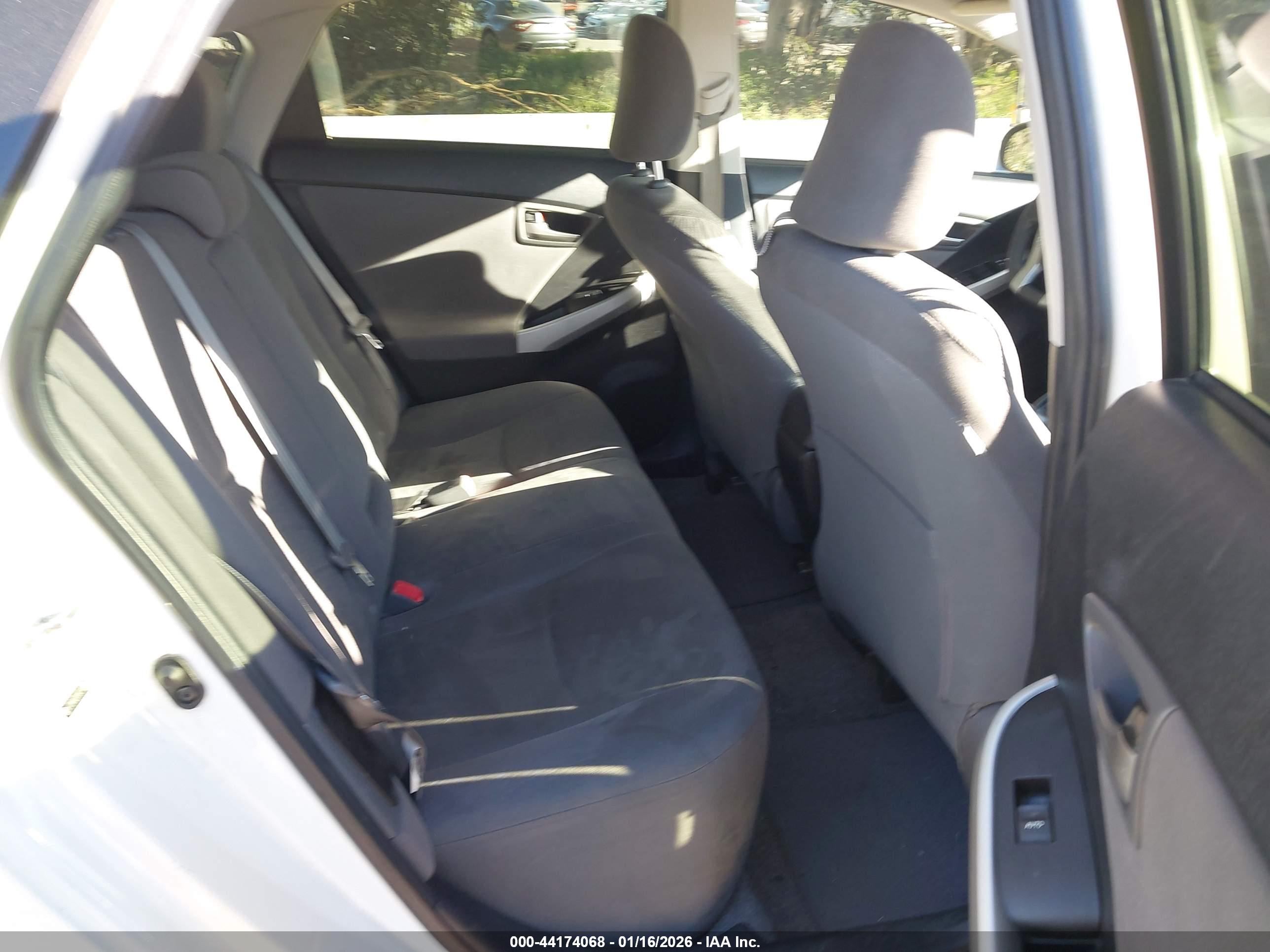TOYOTA PRIUS image 8