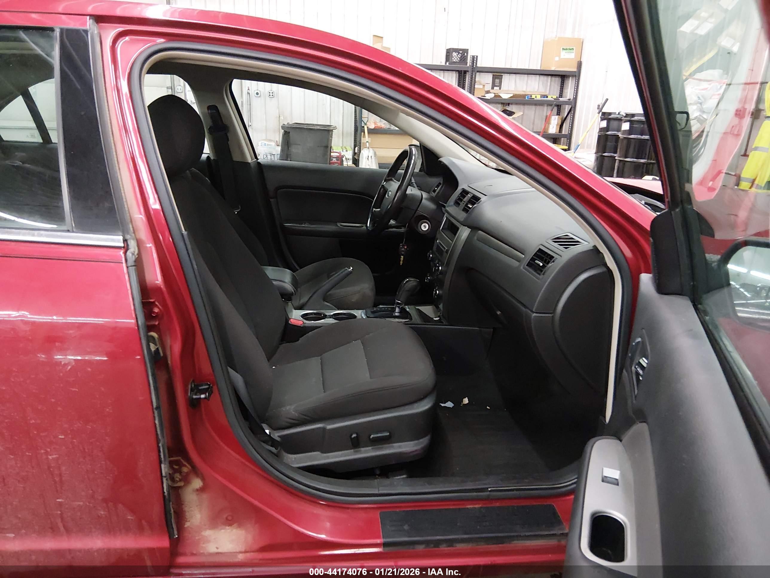 FORD FUSION image 5