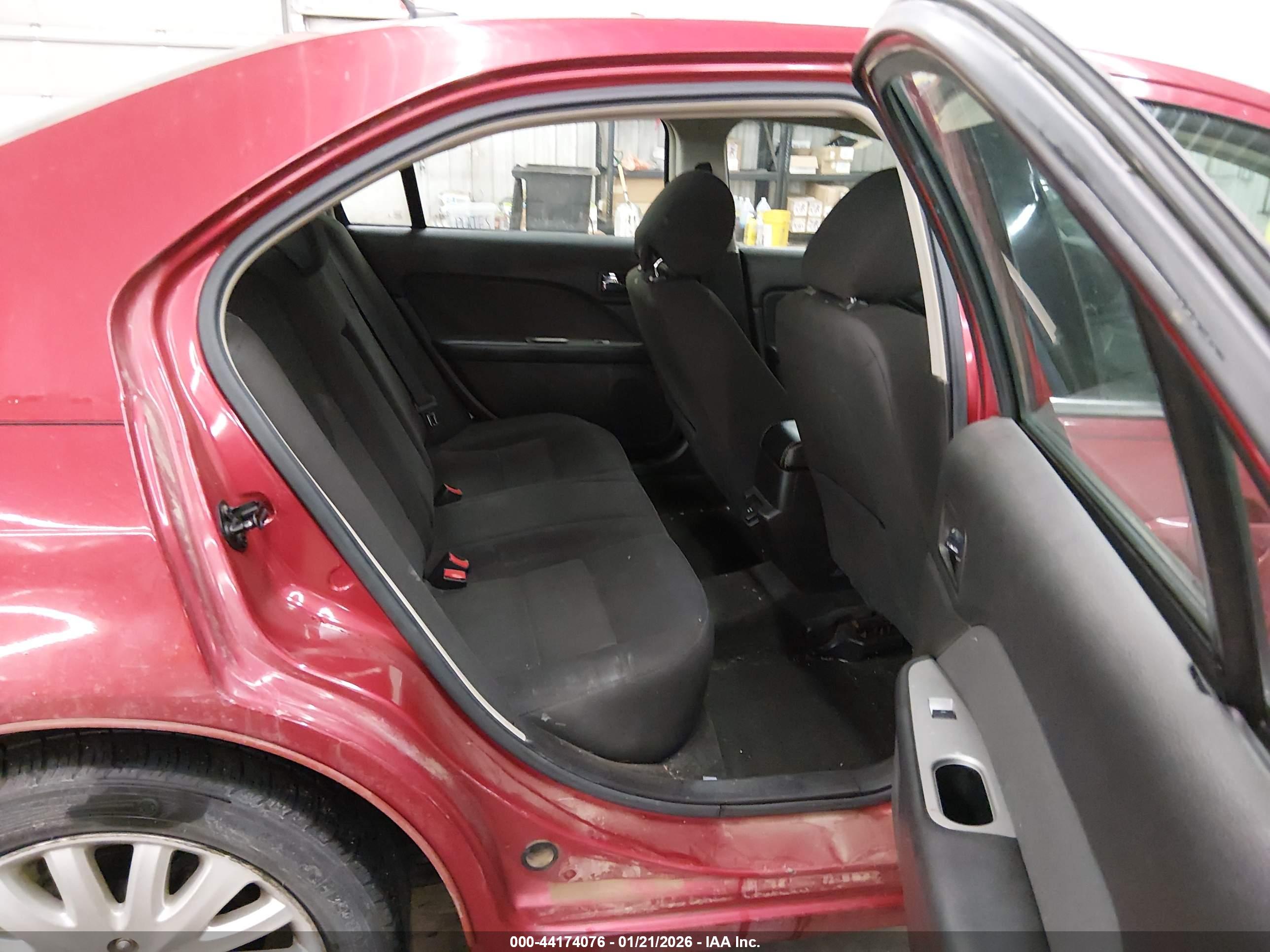 FORD FUSION image 8
