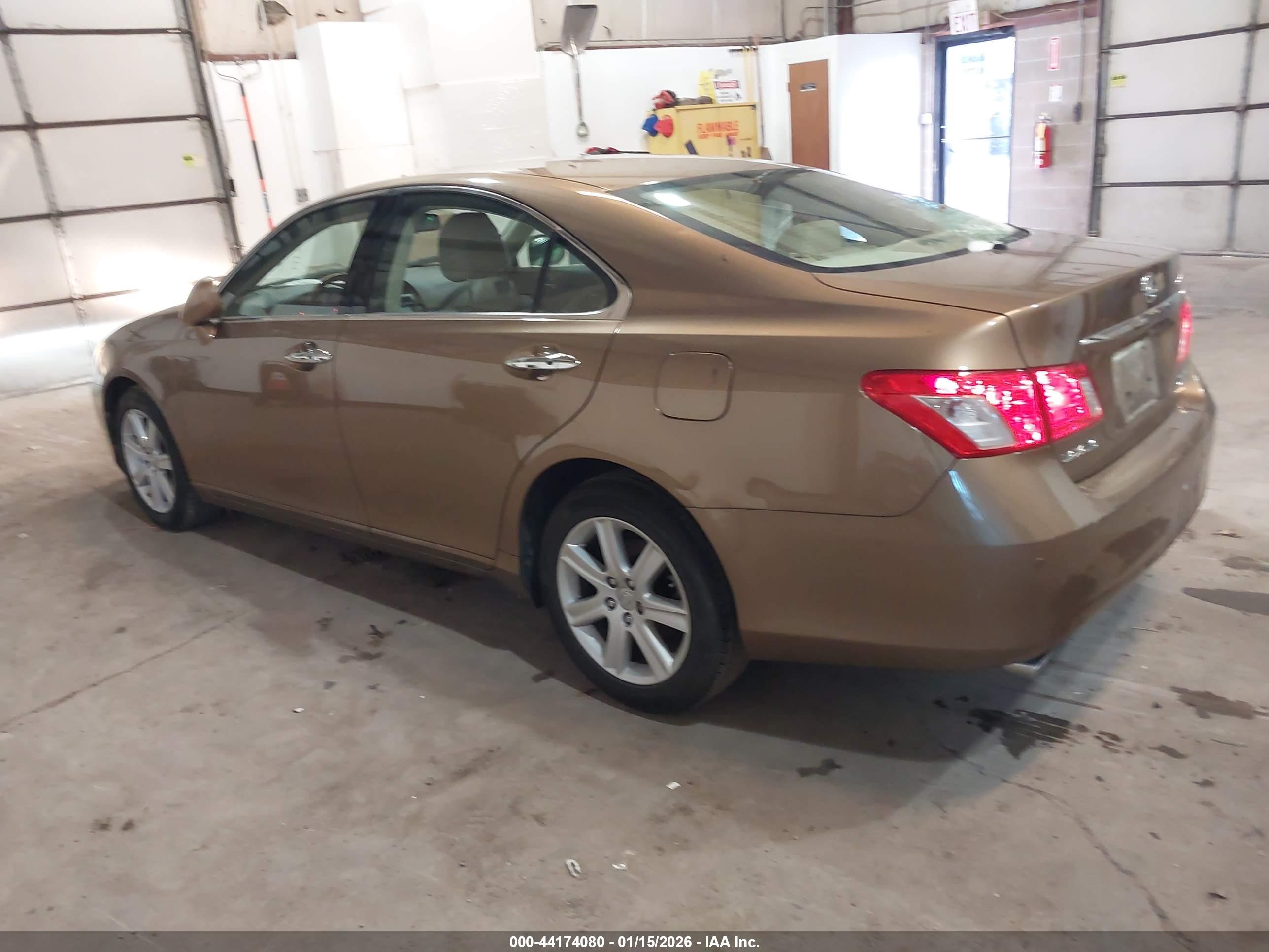 LEXUS ES image 3