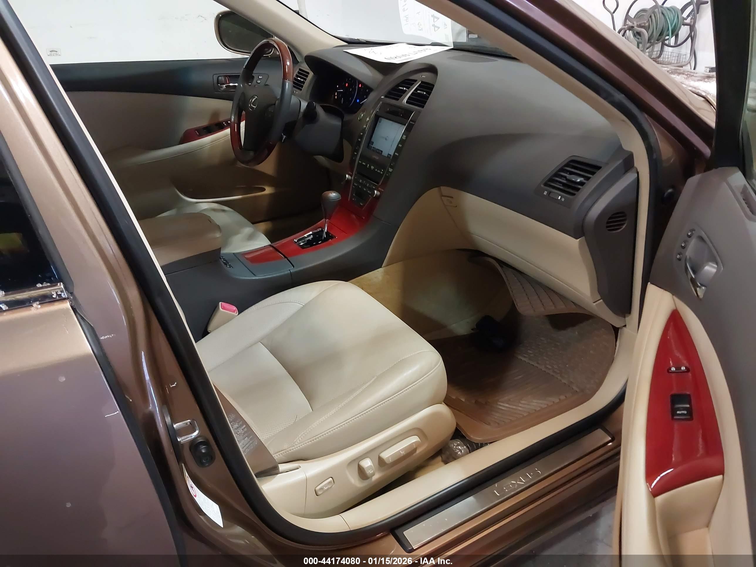 LEXUS ES image 5