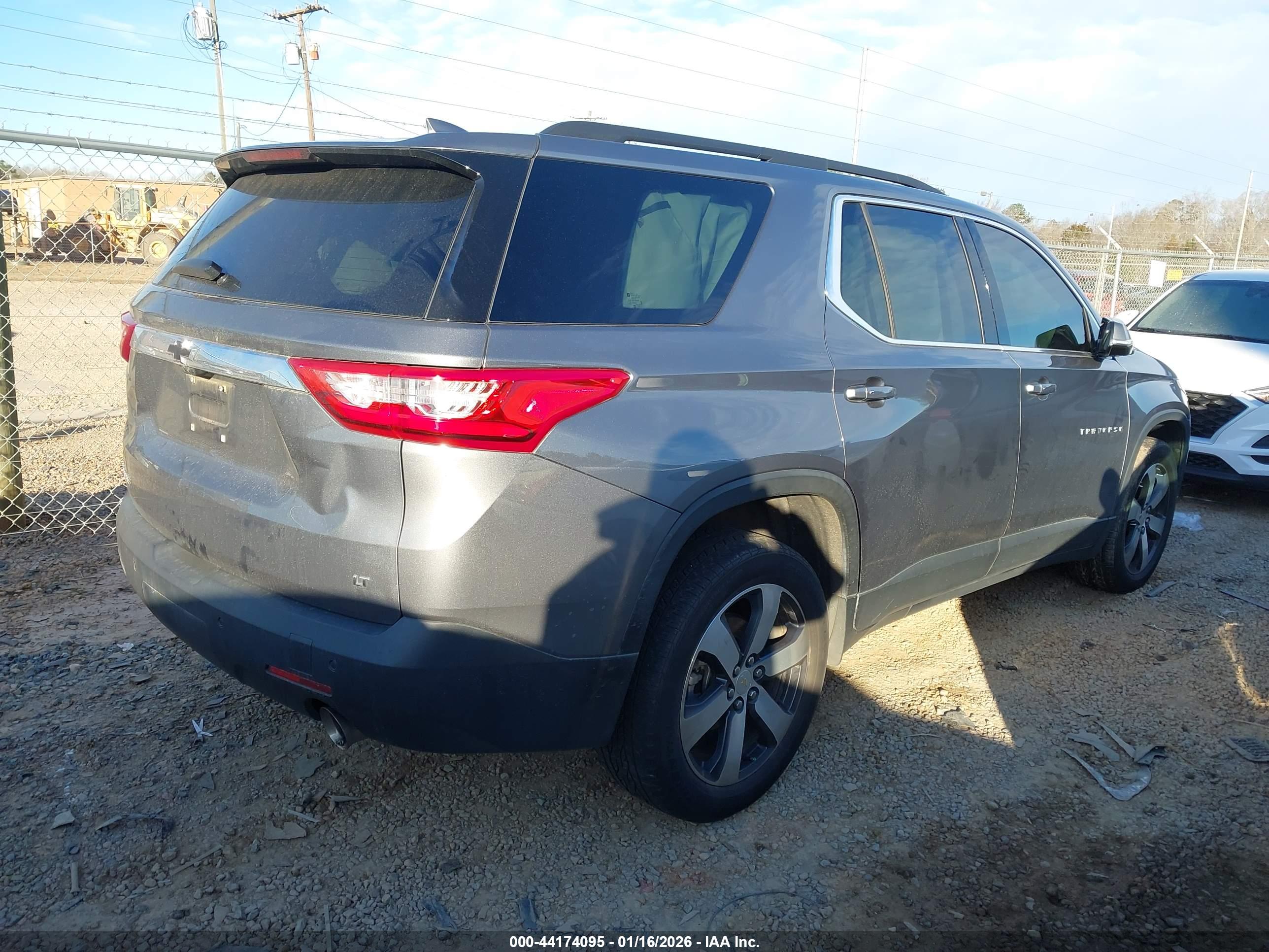 CHEVROLET TRAVERSE image 4