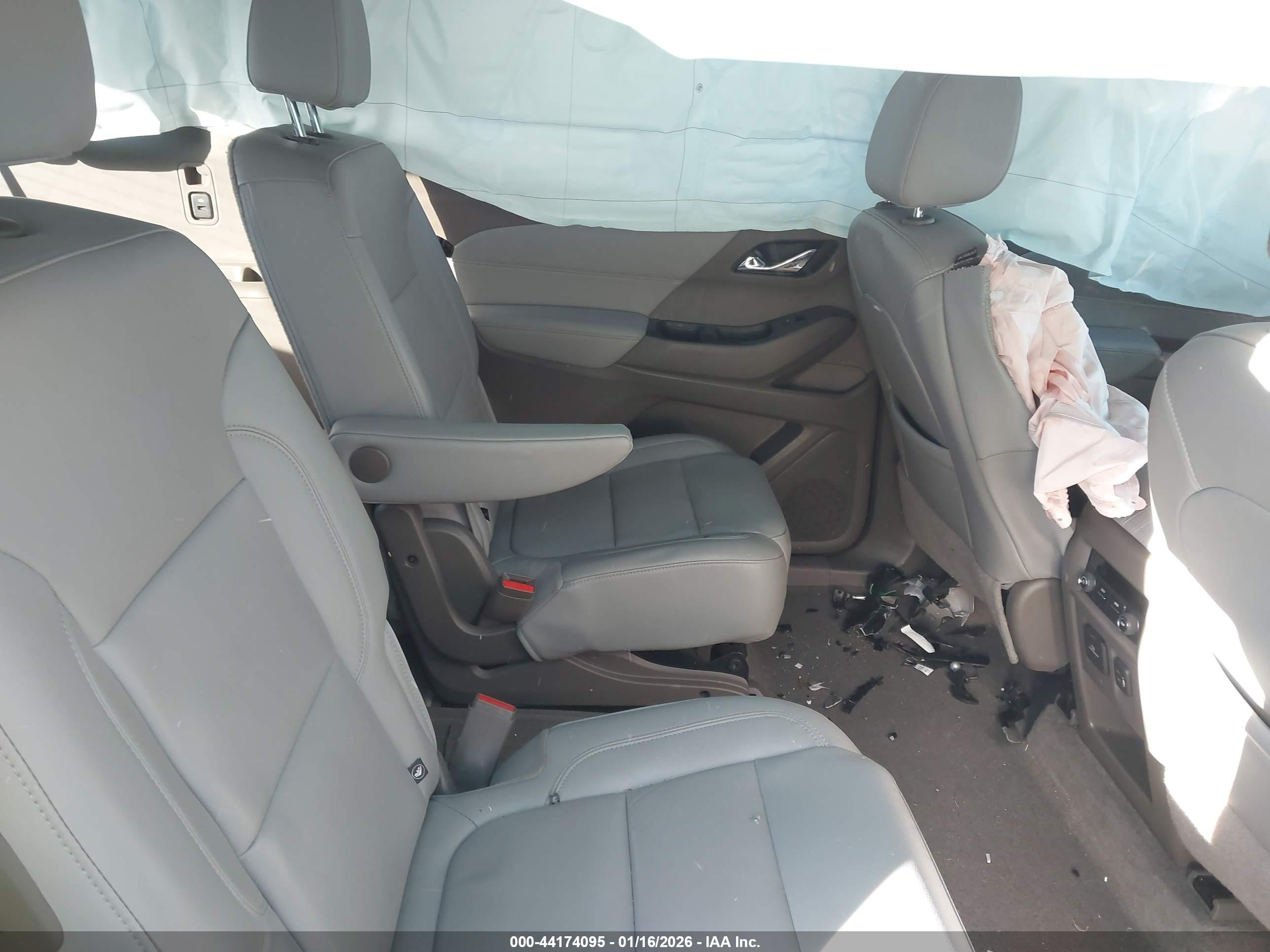 CHEVROLET TRAVERSE image 8