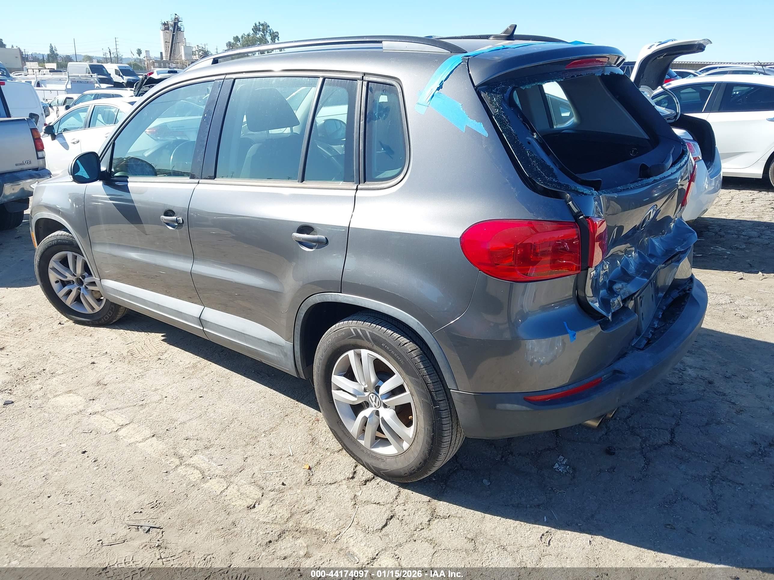 VOLKSWAGEN TIGUAN image 3