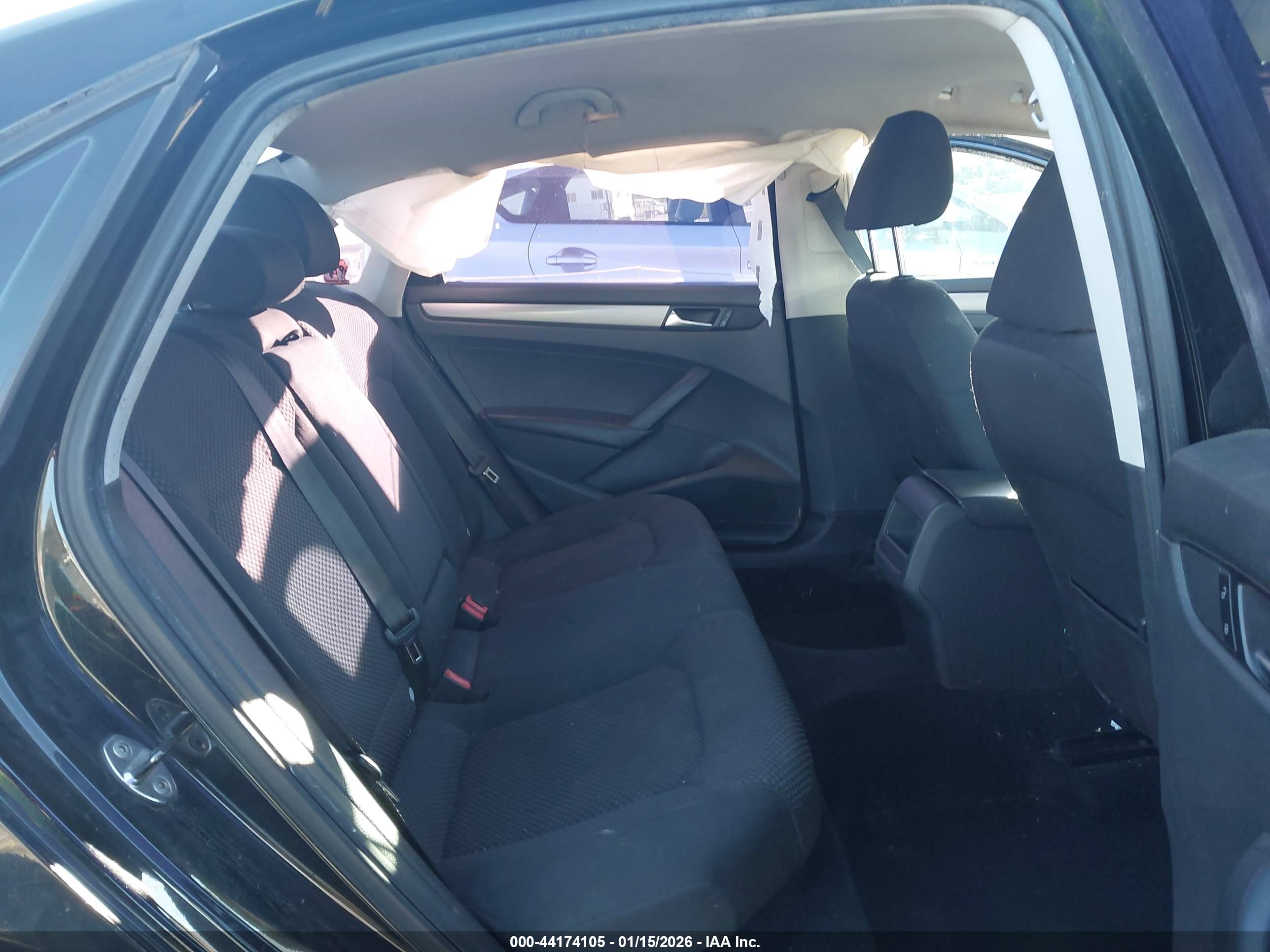 VOLKSWAGEN PASSAT image 8