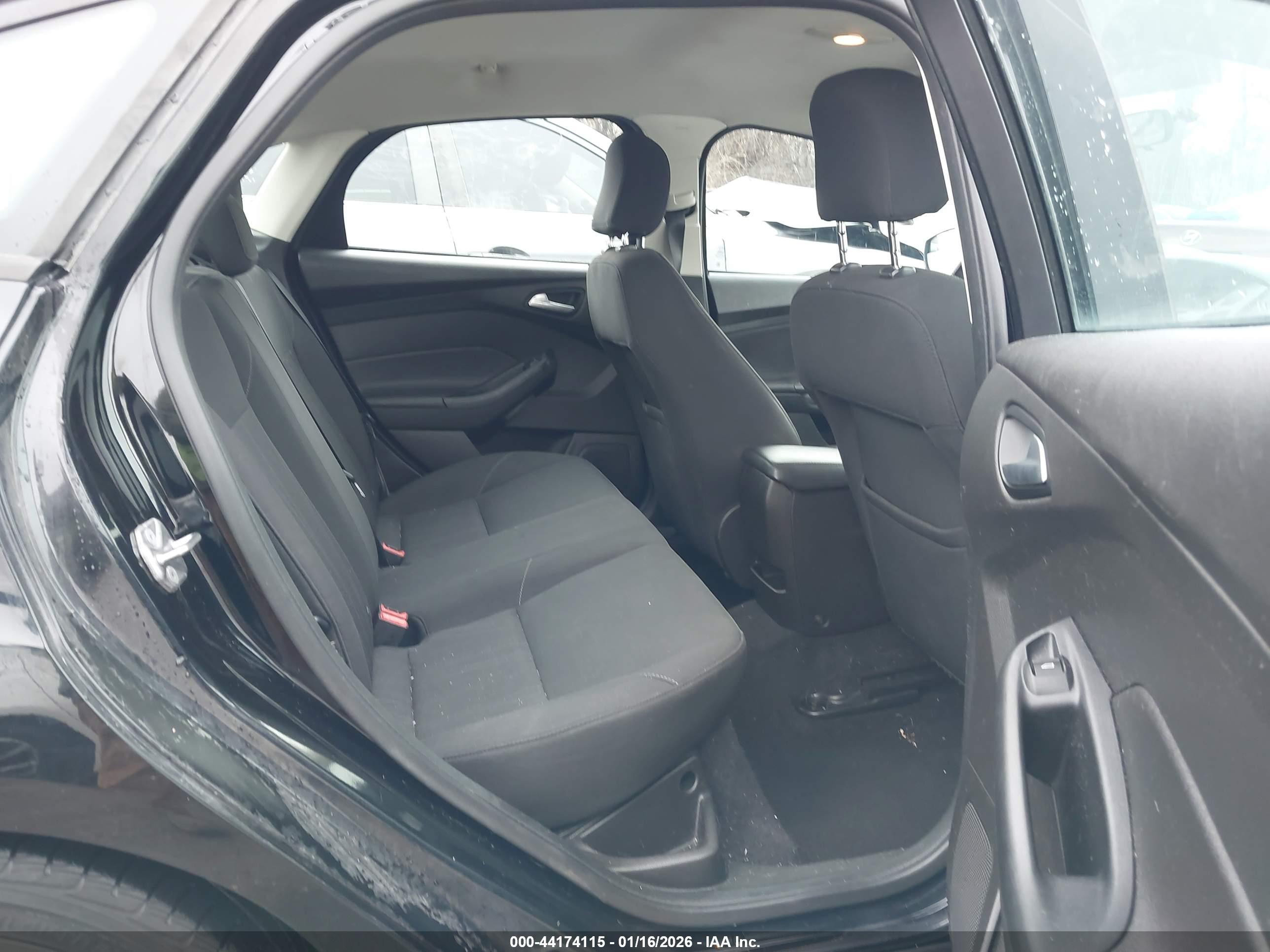 FORD FOCUS image 8