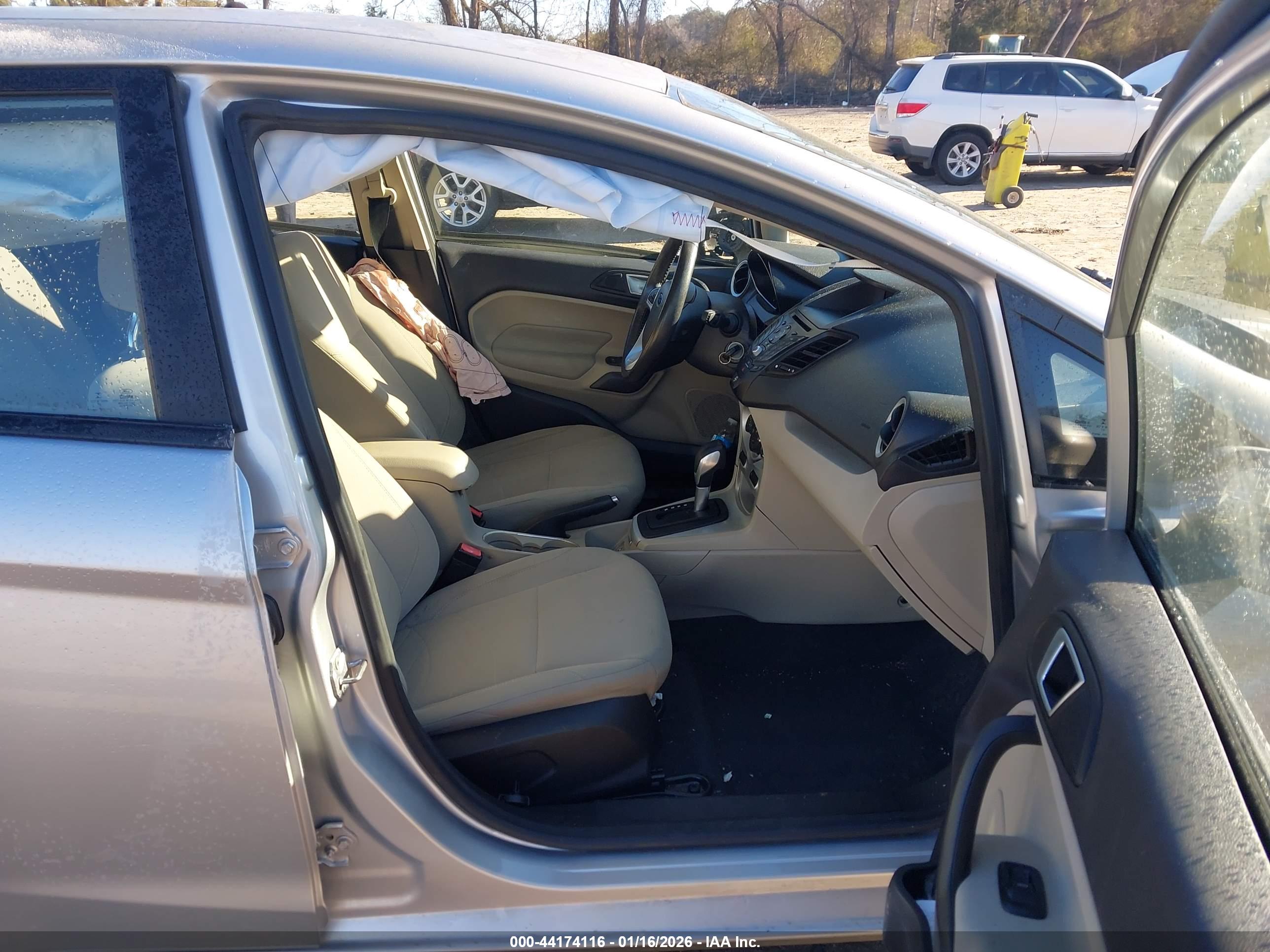 FORD FIESTA image 5