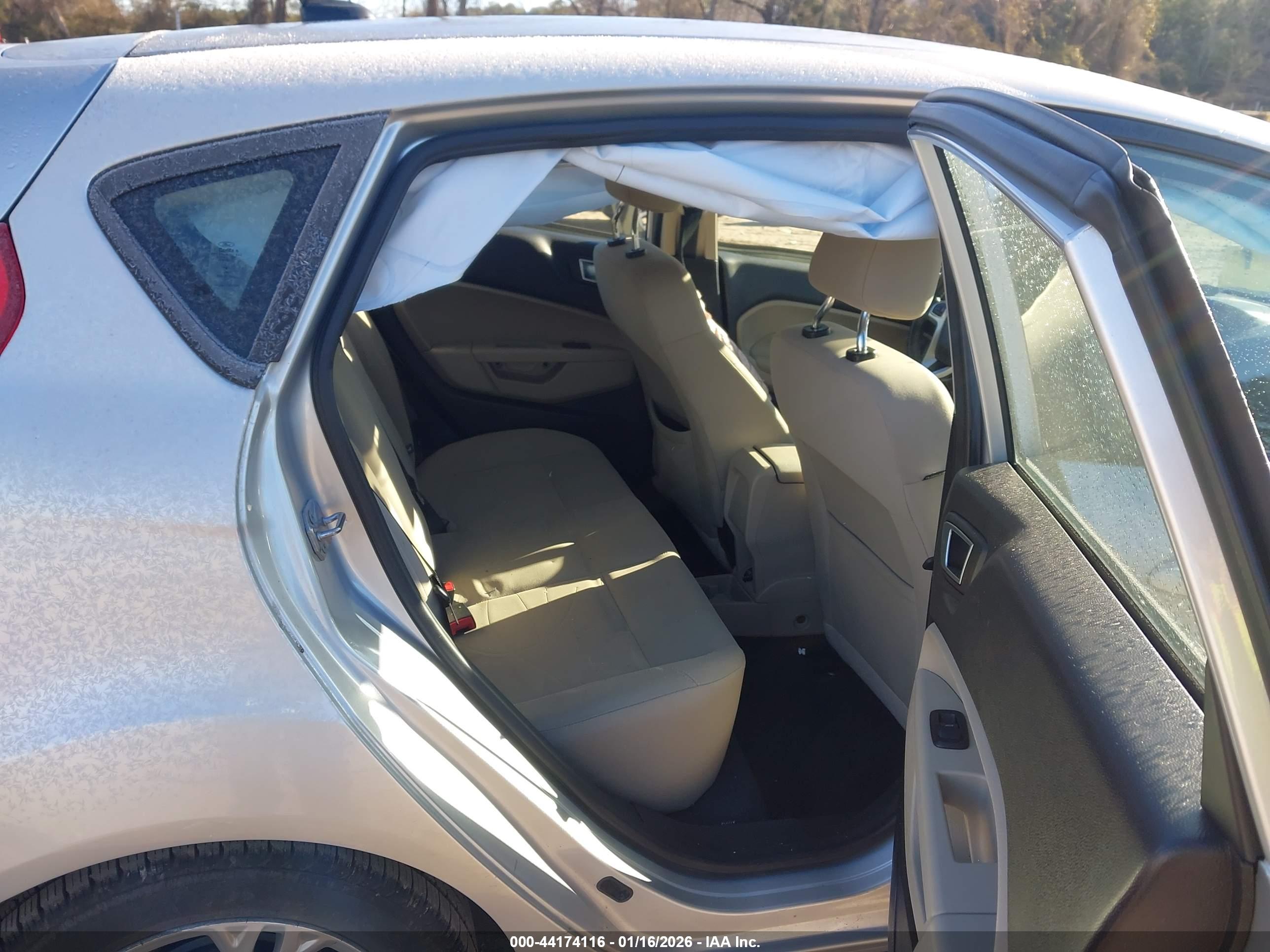 FORD FIESTA image 8