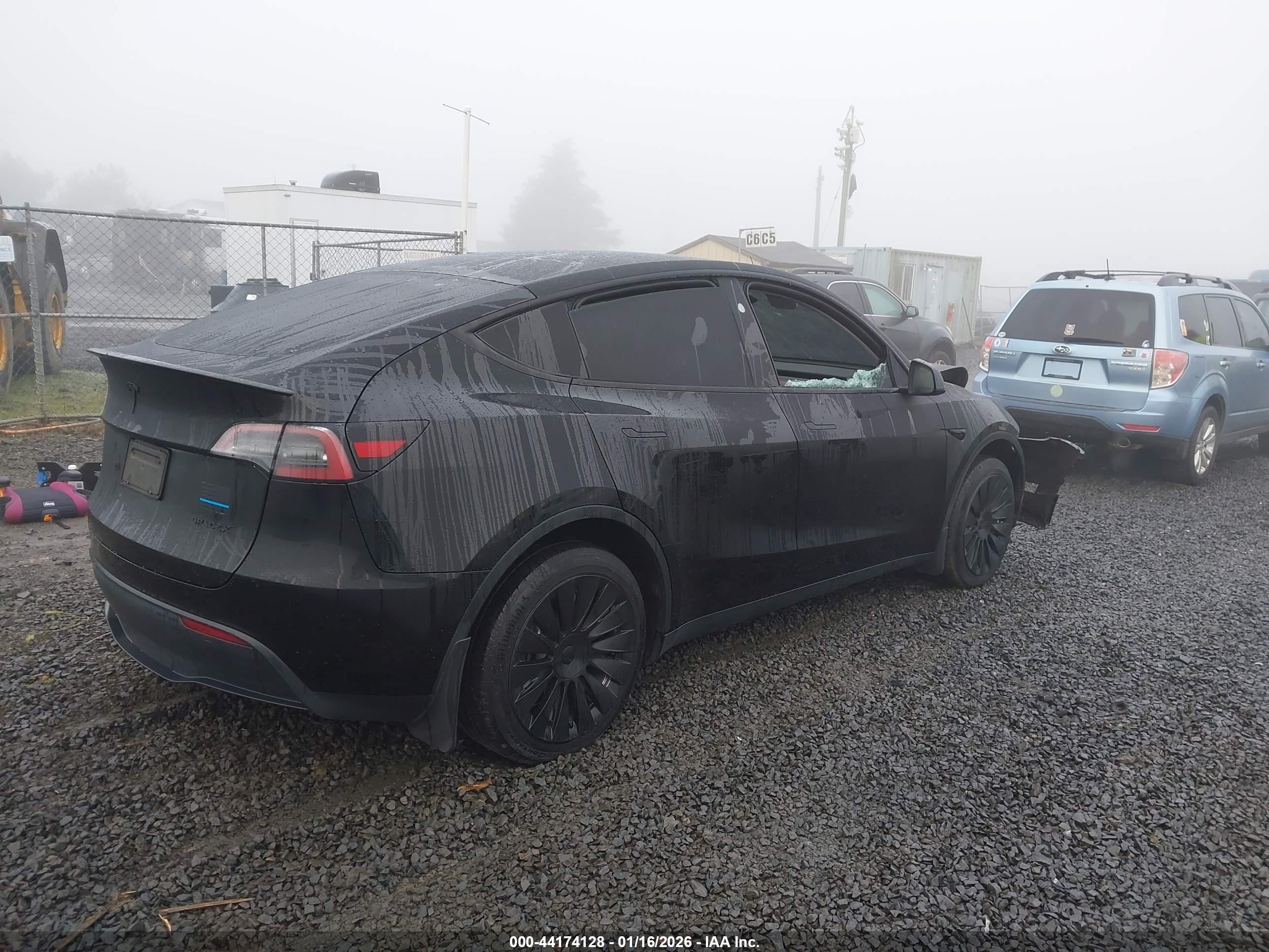 TESLA MODEL image 4