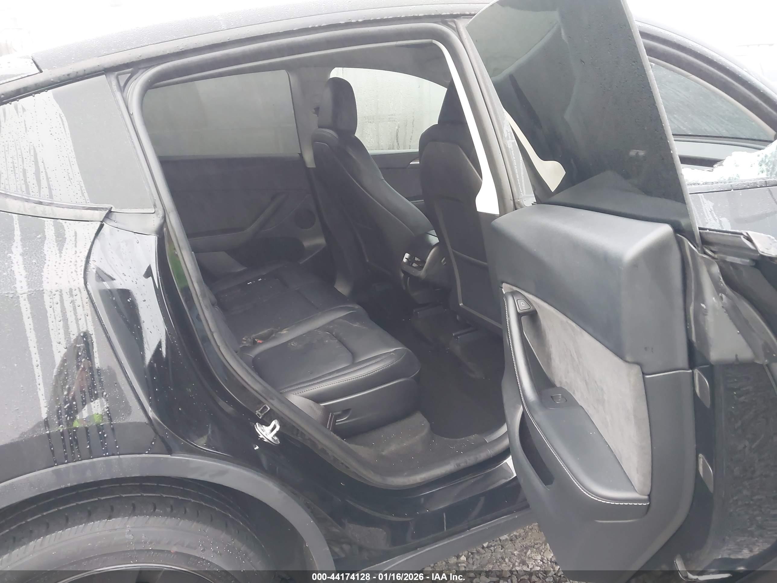 TESLA MODEL image 8