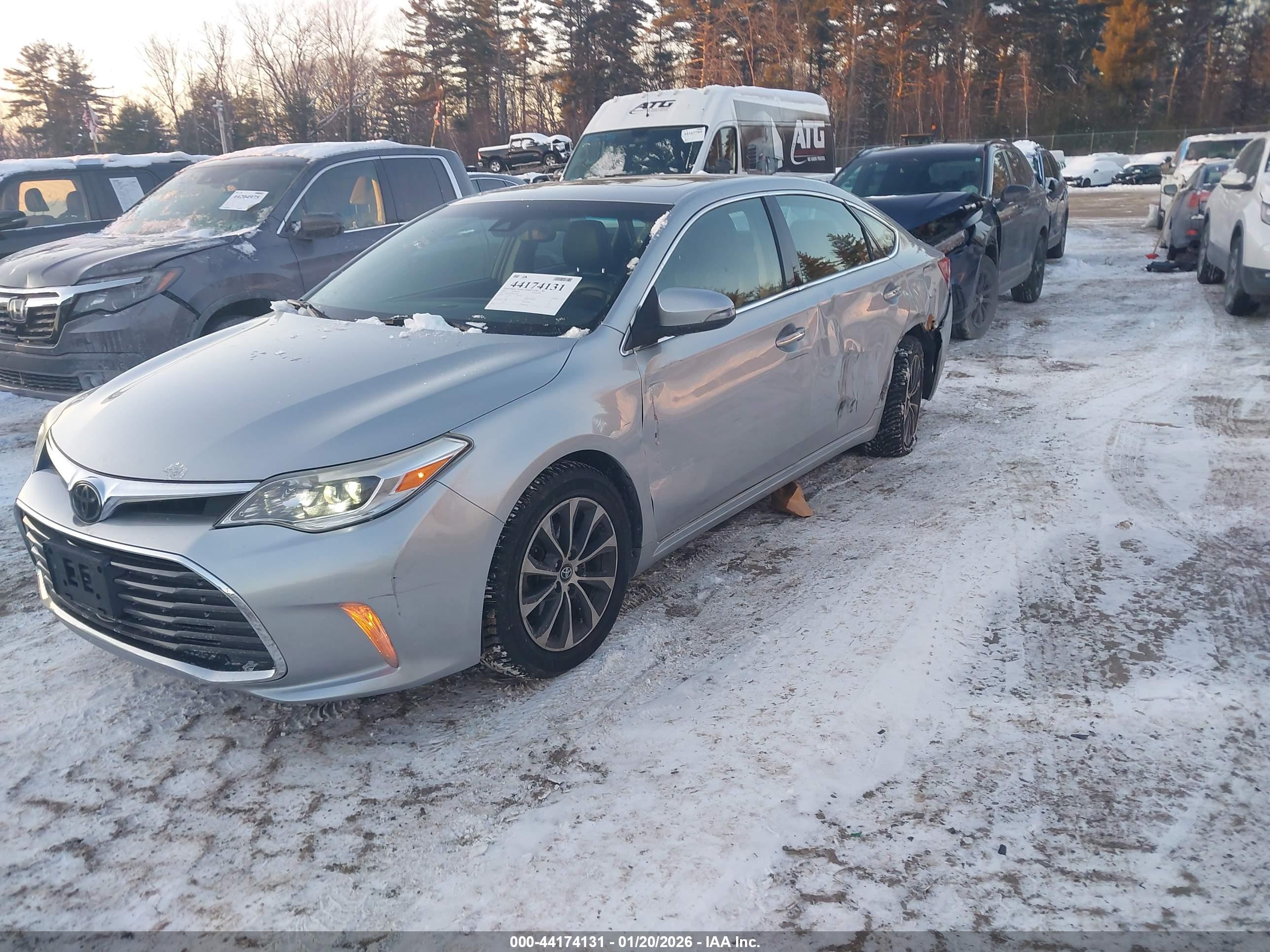 TOYOTA AVALON image 2
