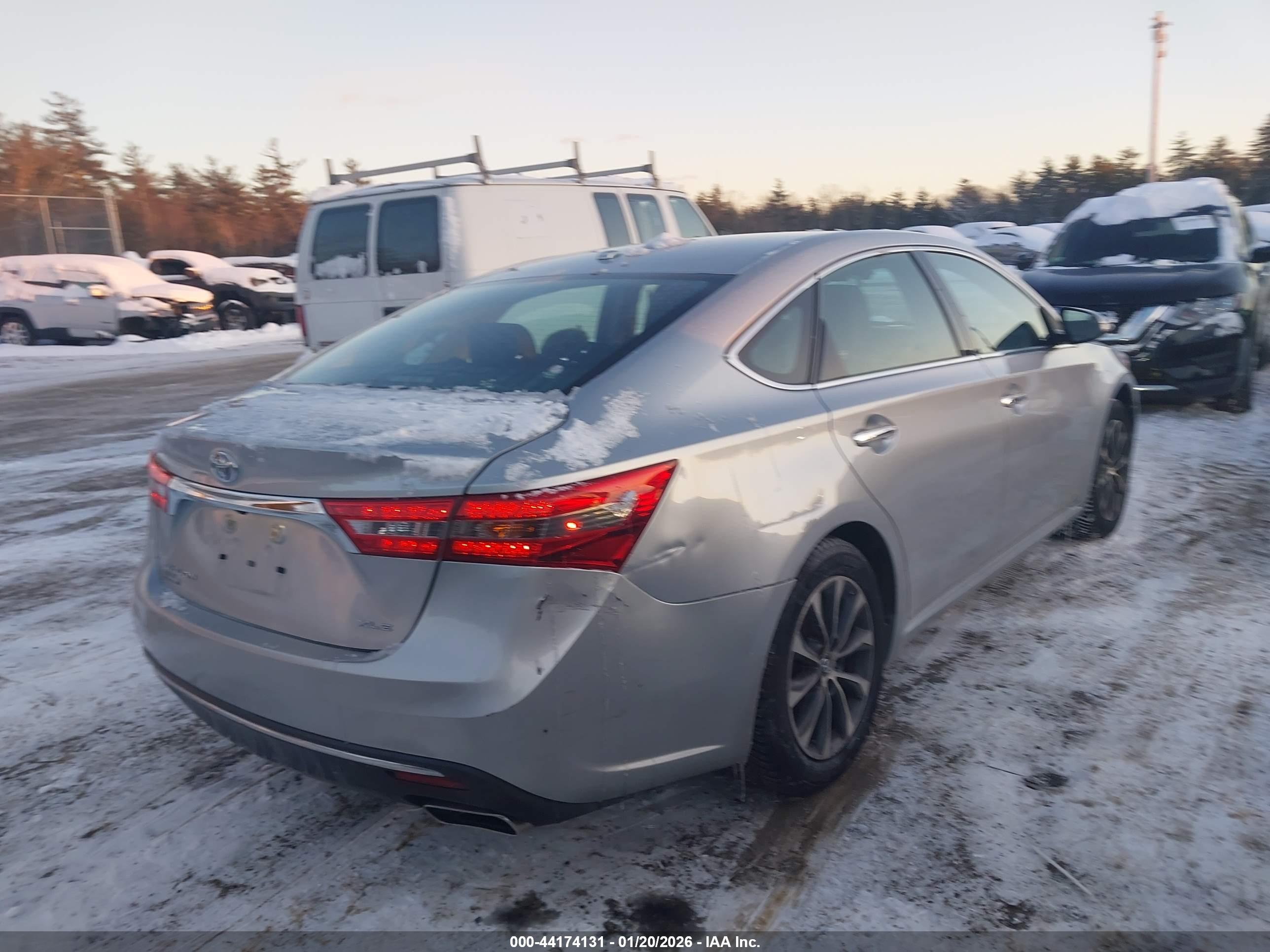 TOYOTA AVALON image 4