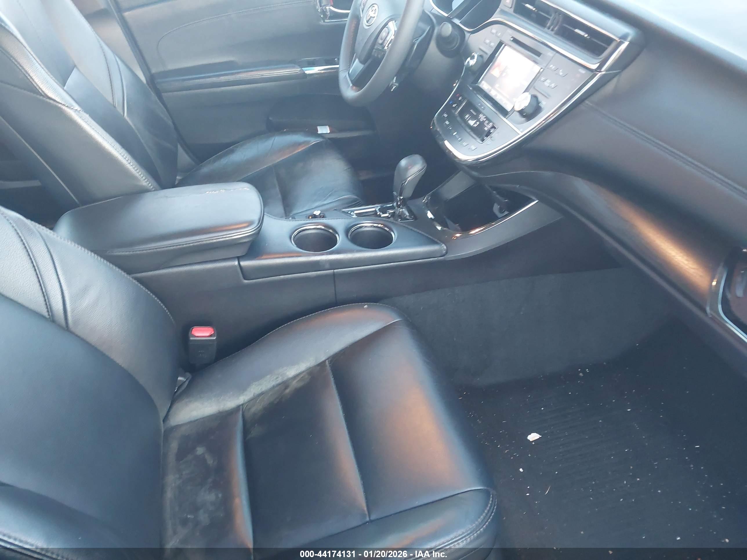 TOYOTA AVALON image 5