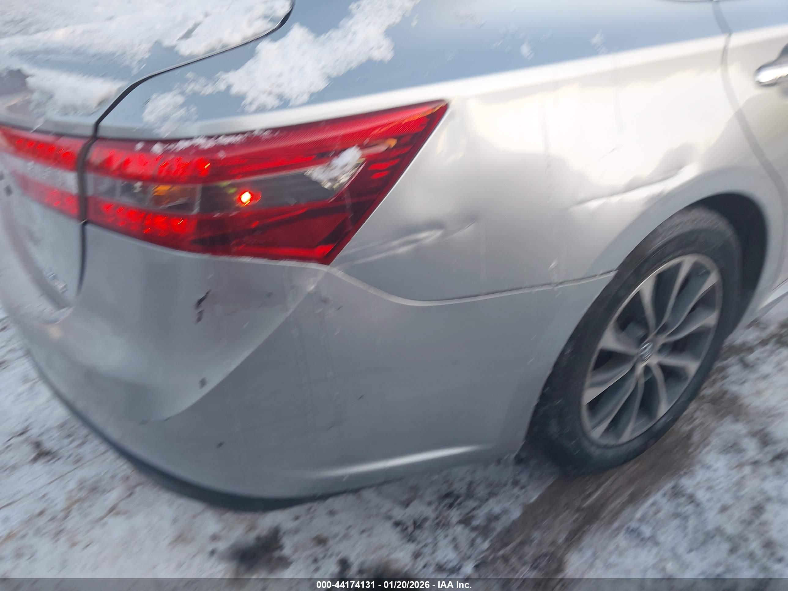 TOYOTA AVALON image 6