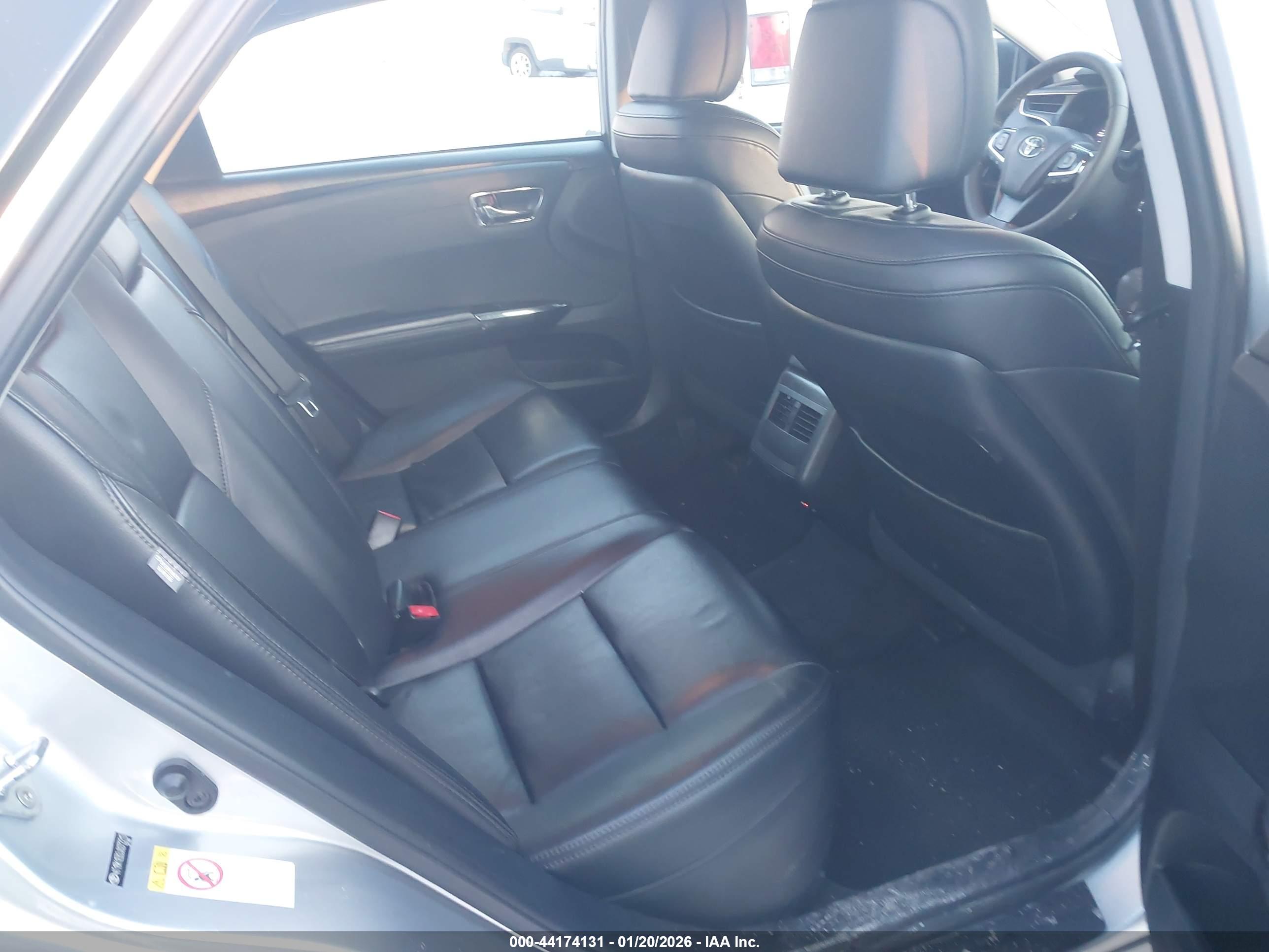 TOYOTA AVALON image 8