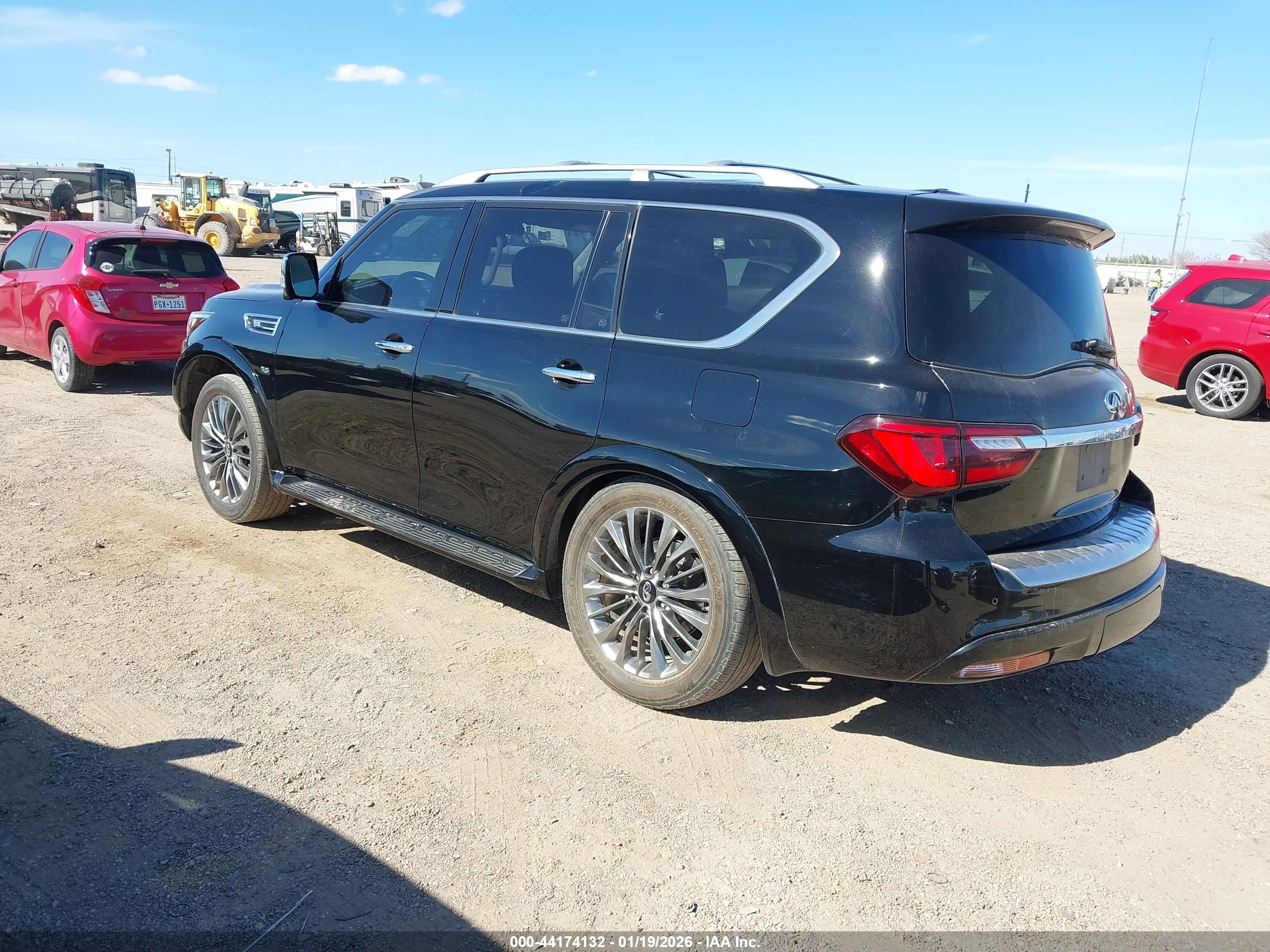 INFINITI QX80 image 3