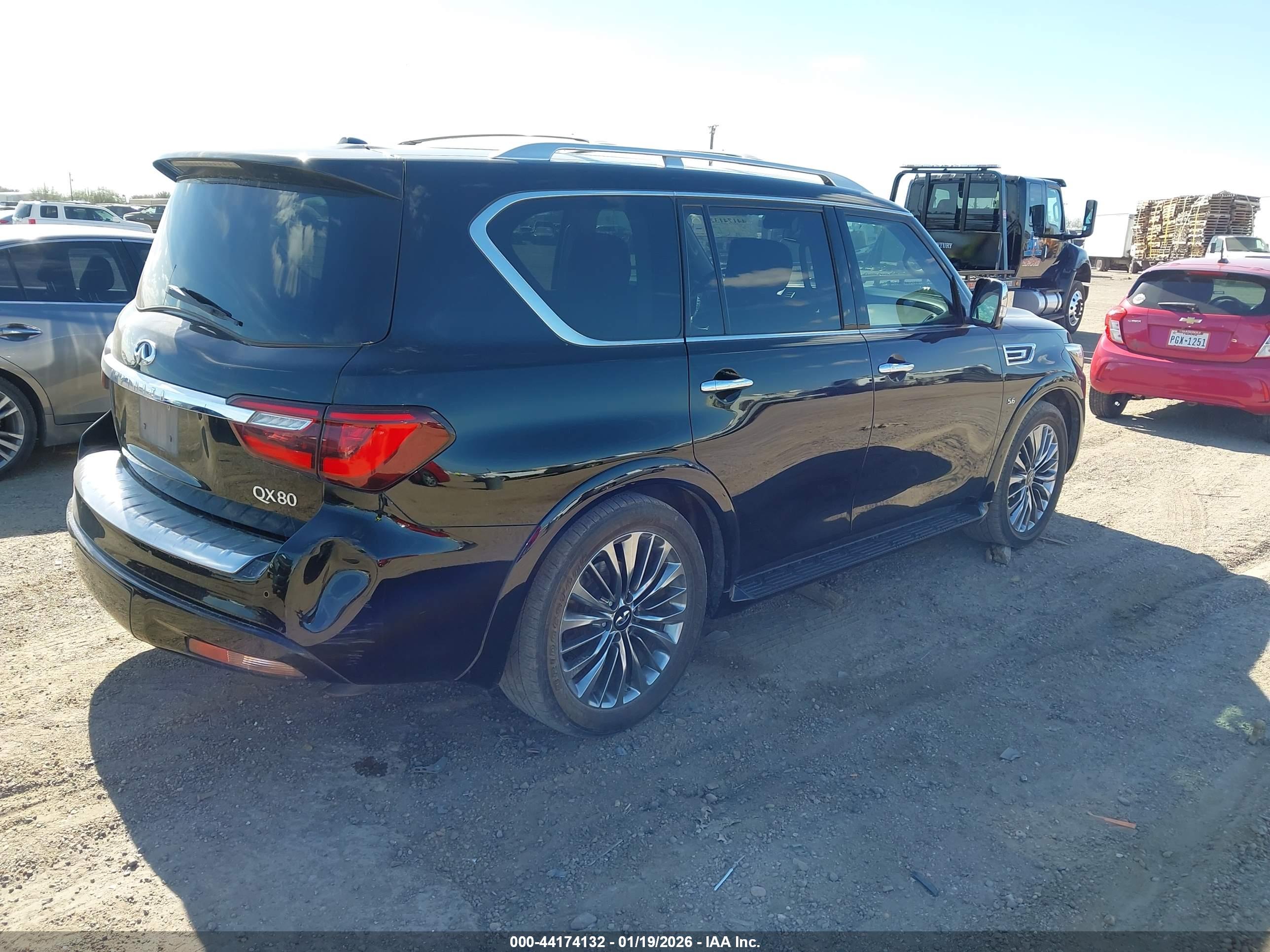 INFINITI QX80 image 4