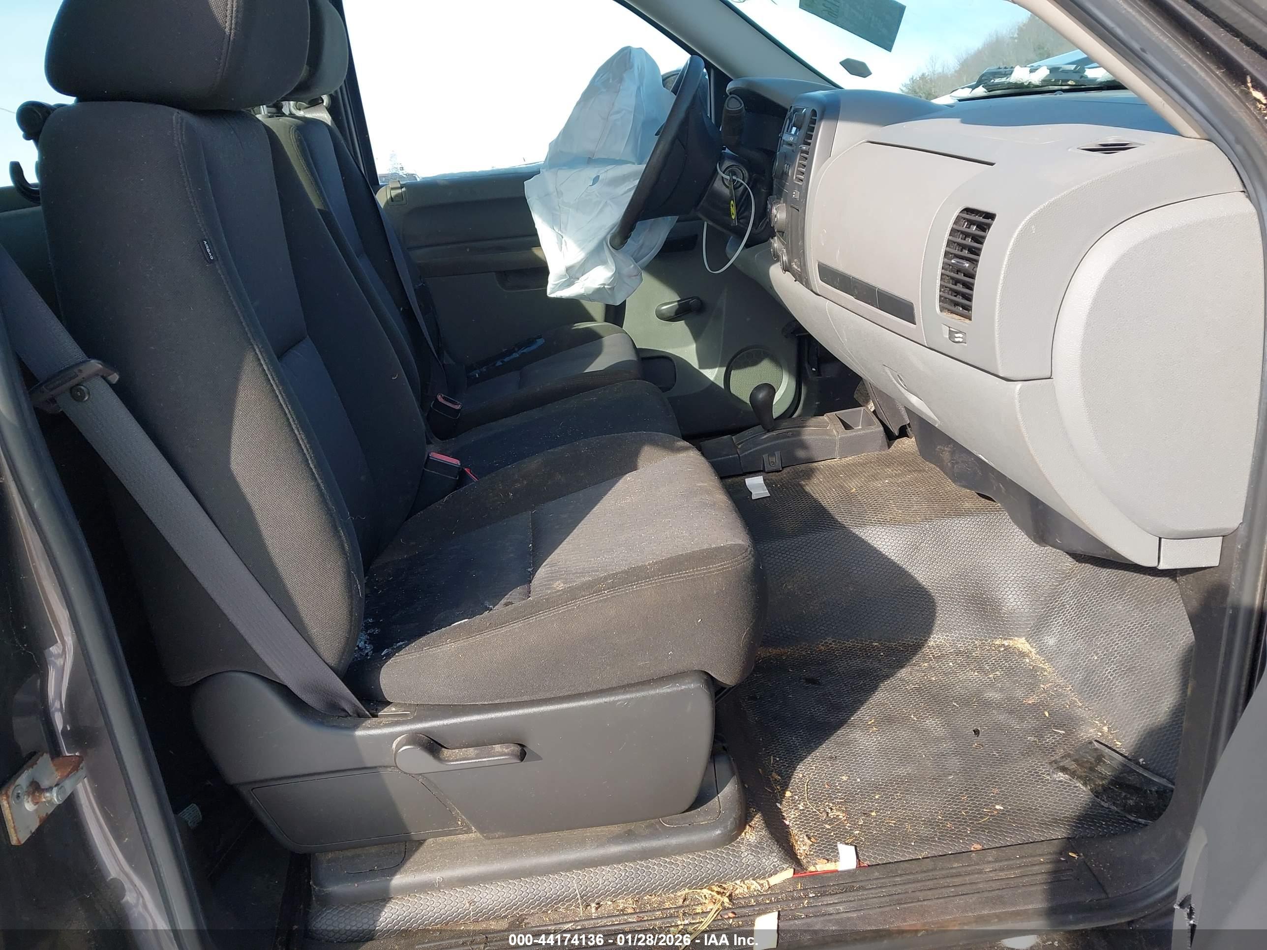 CHEVROLET SILVERADO image 5