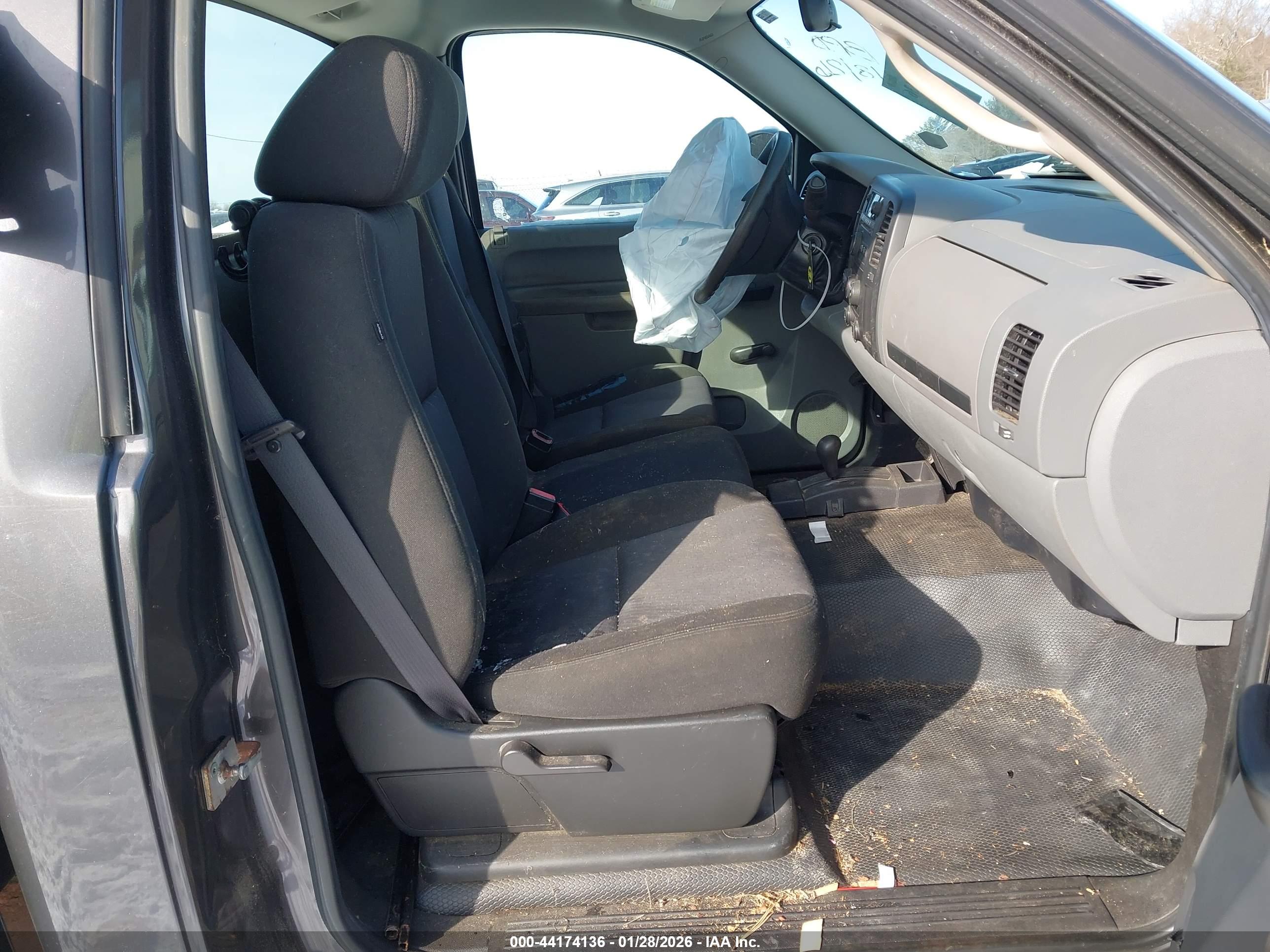 CHEVROLET SILVERADO image 8