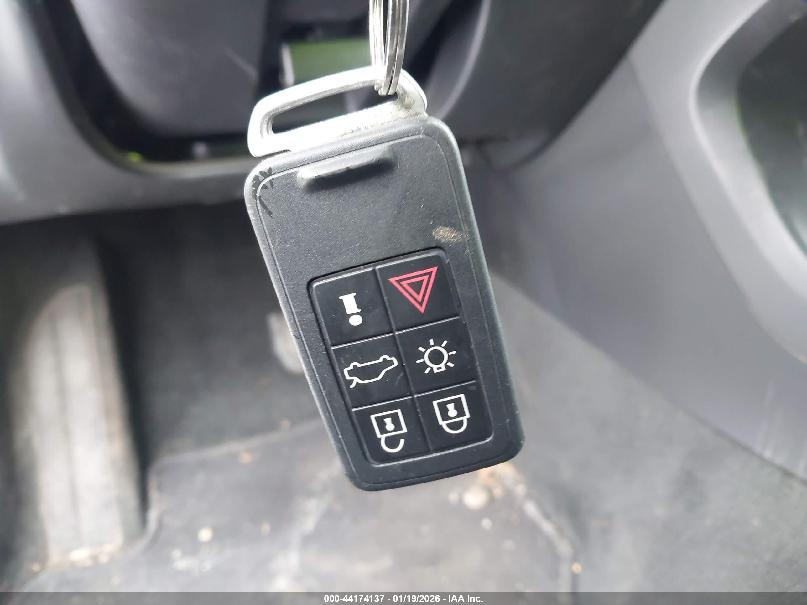 VOLVO S60 image 11