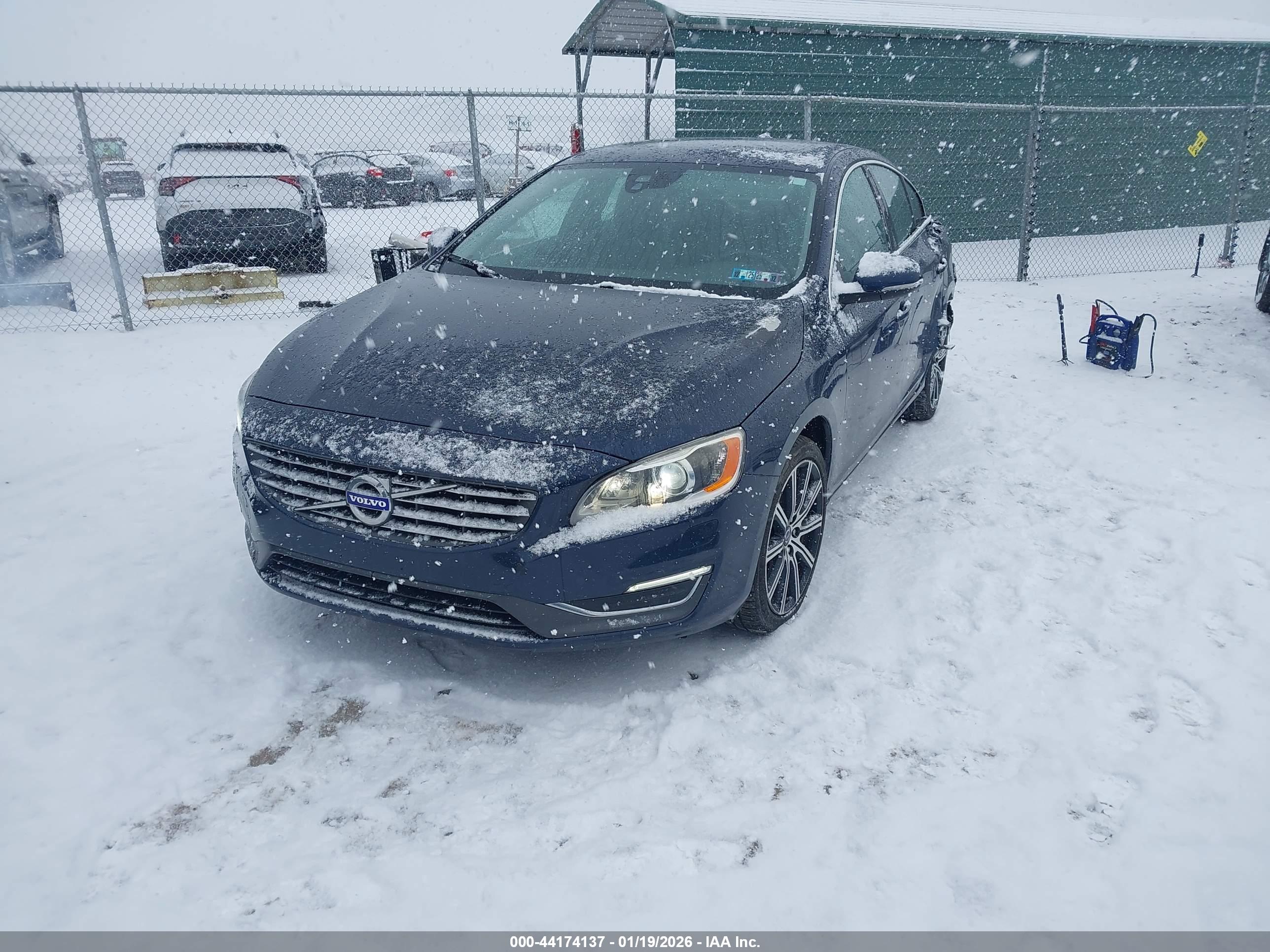 VOLVO S60 image 2