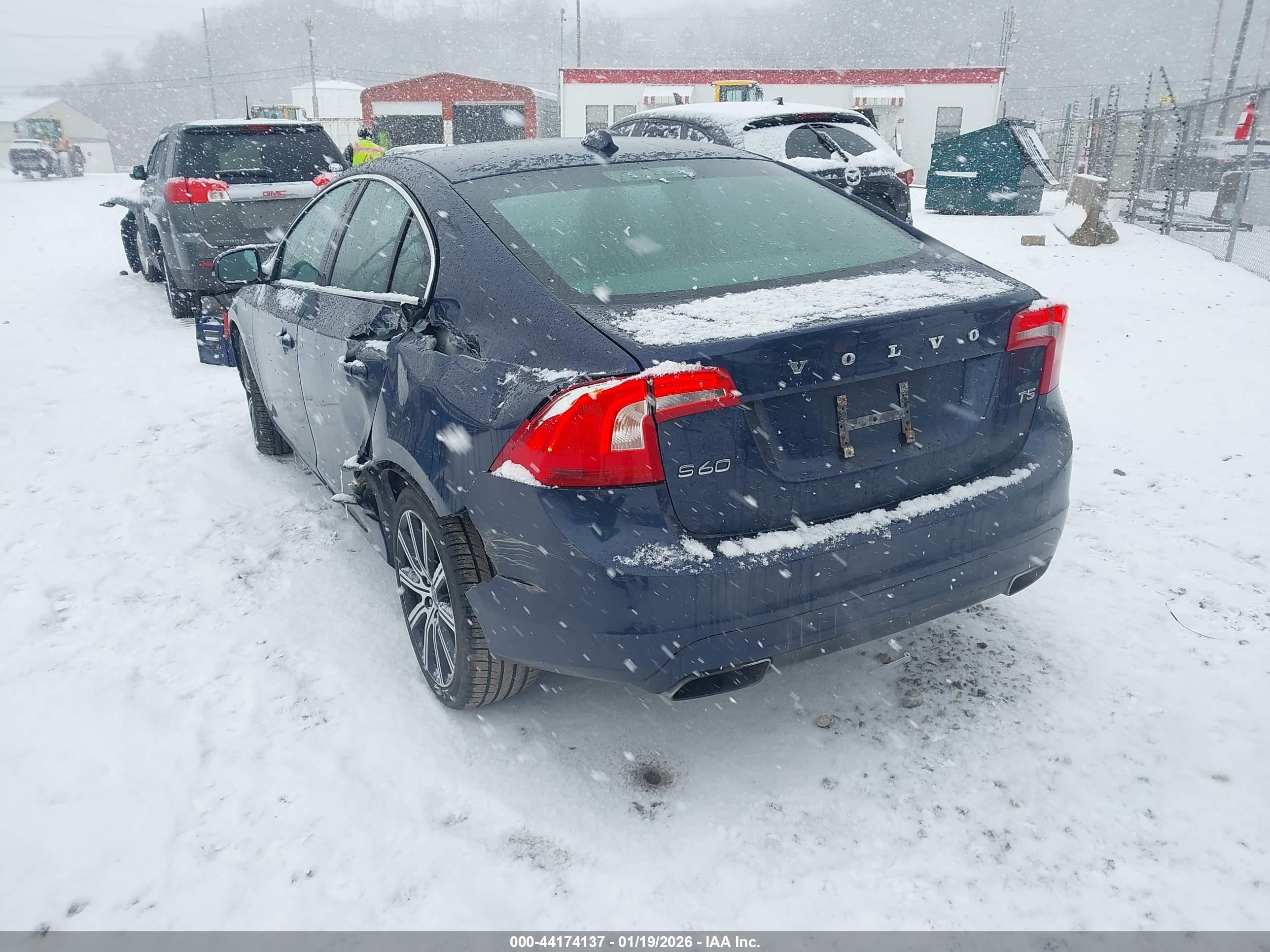 VOLVO S60 image 3