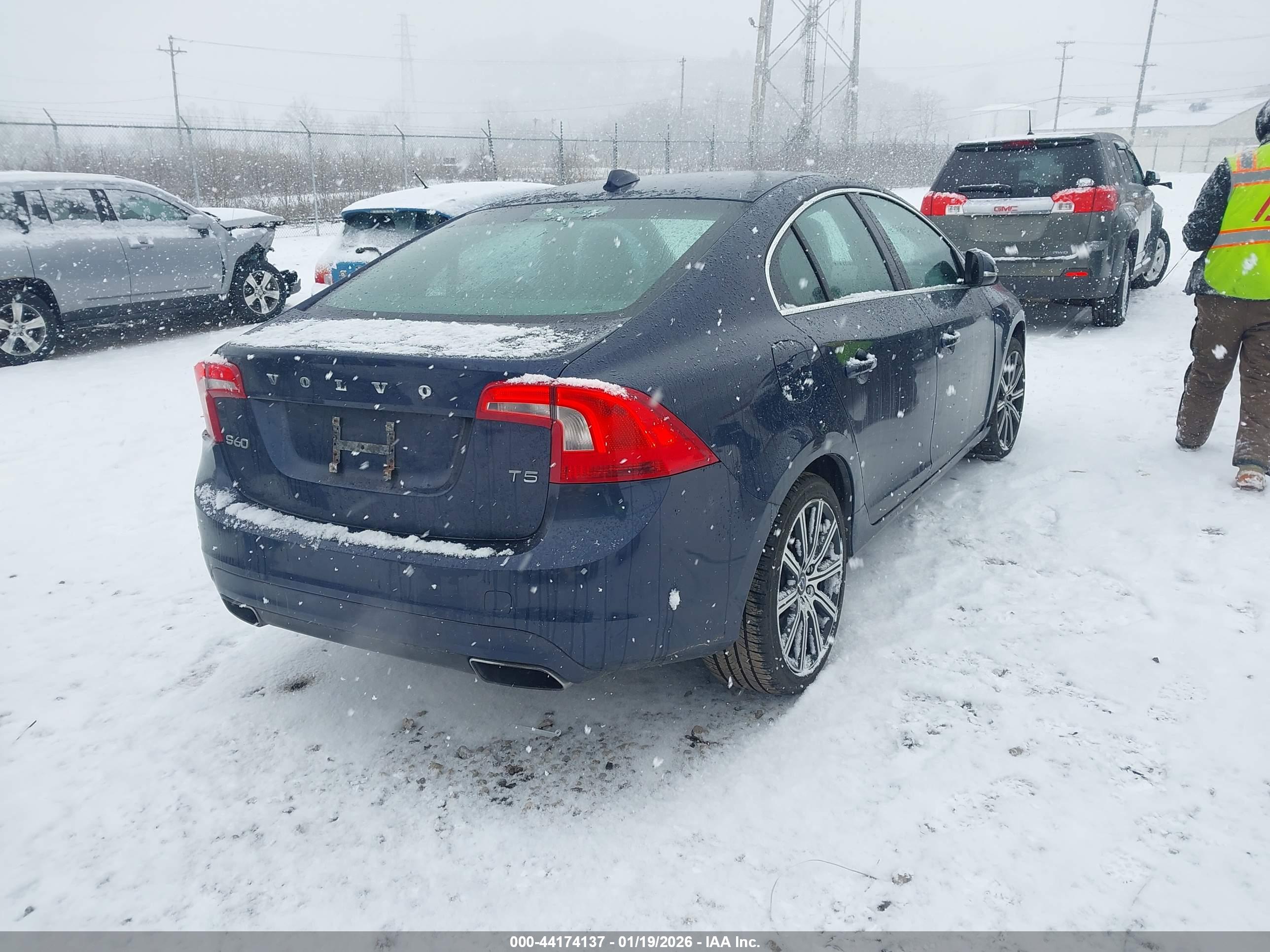 VOLVO S60 image 4