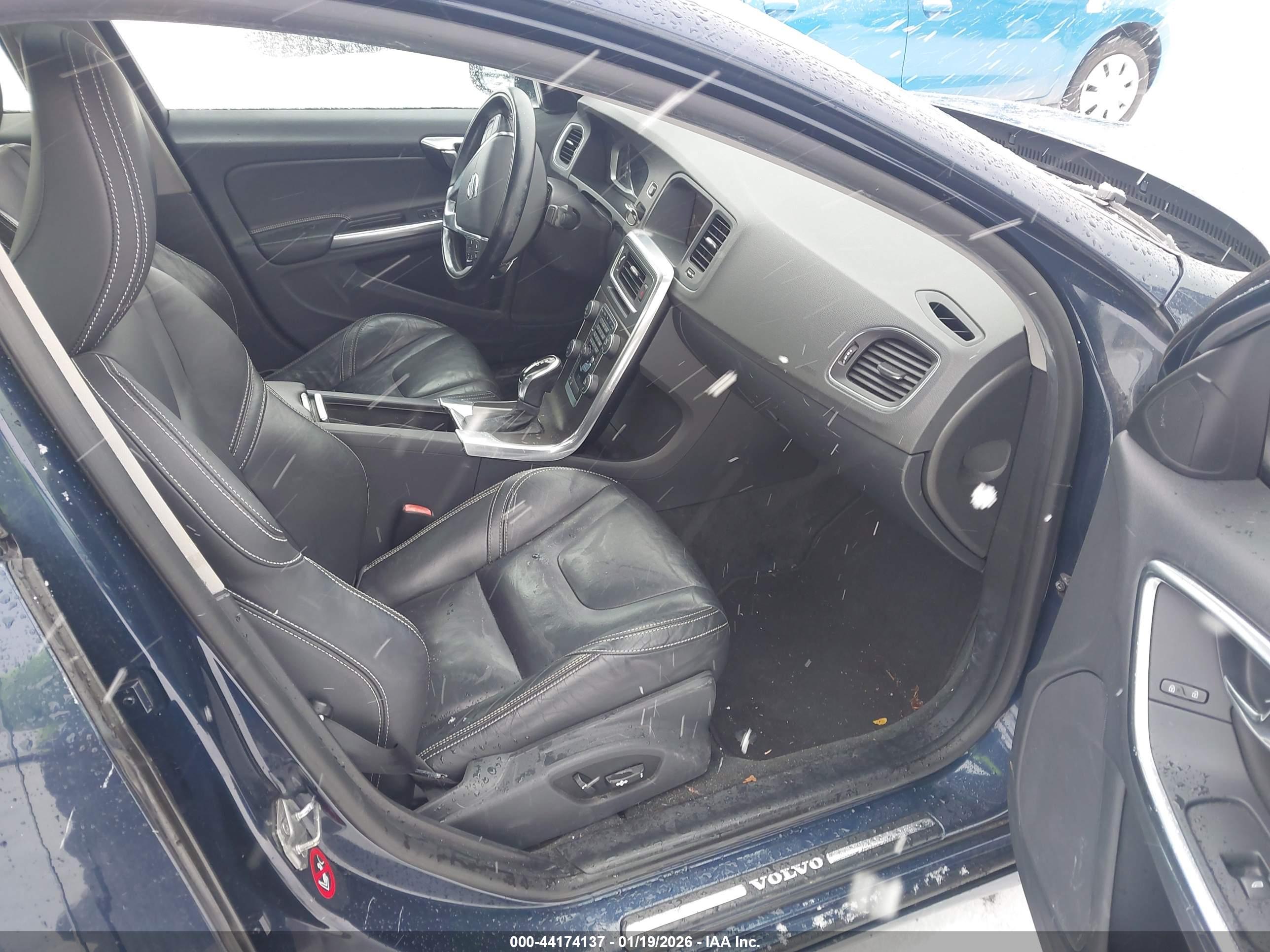 VOLVO S60 image 5