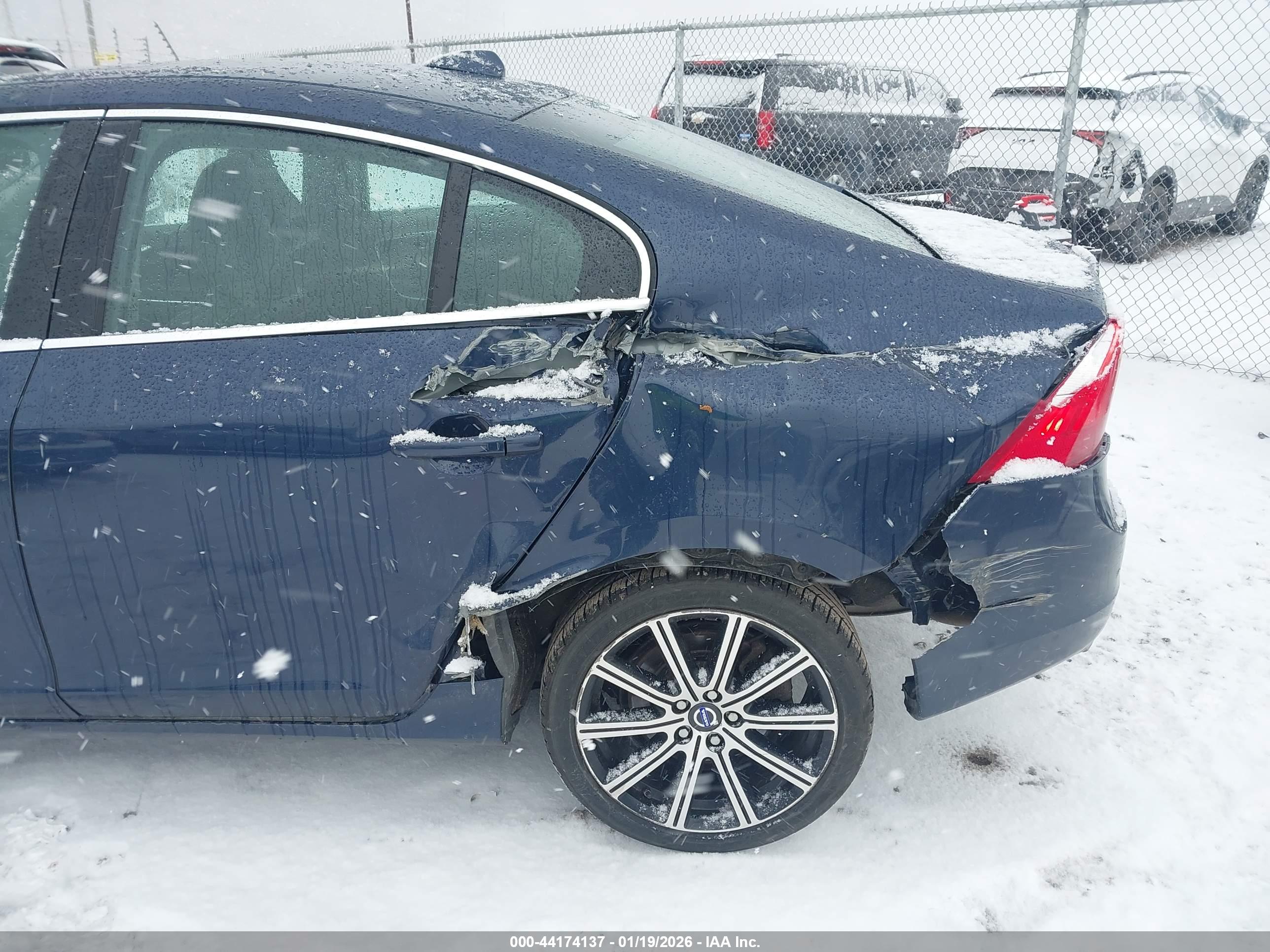 VOLVO S60 image 6