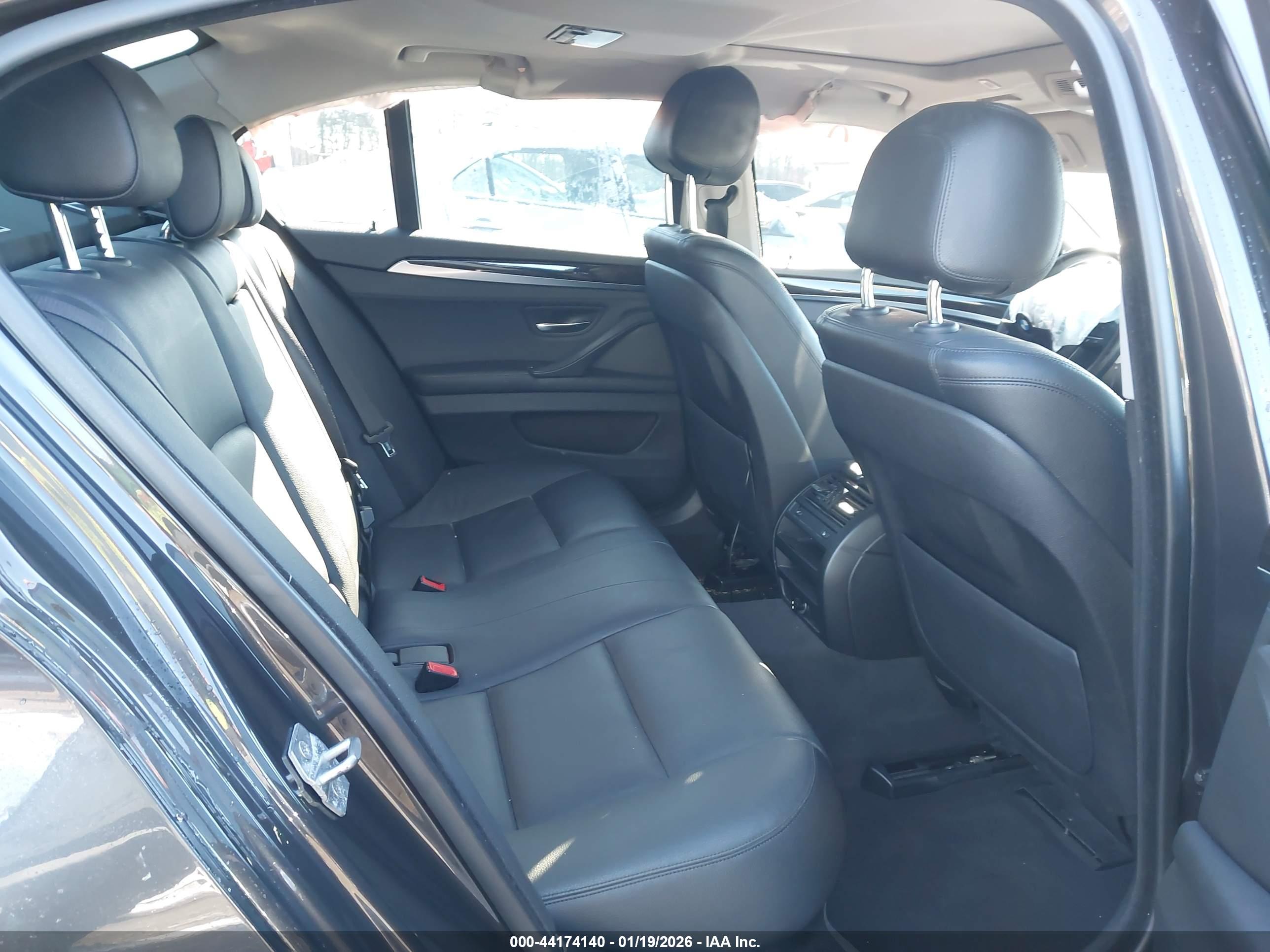 BMW 528I image 8