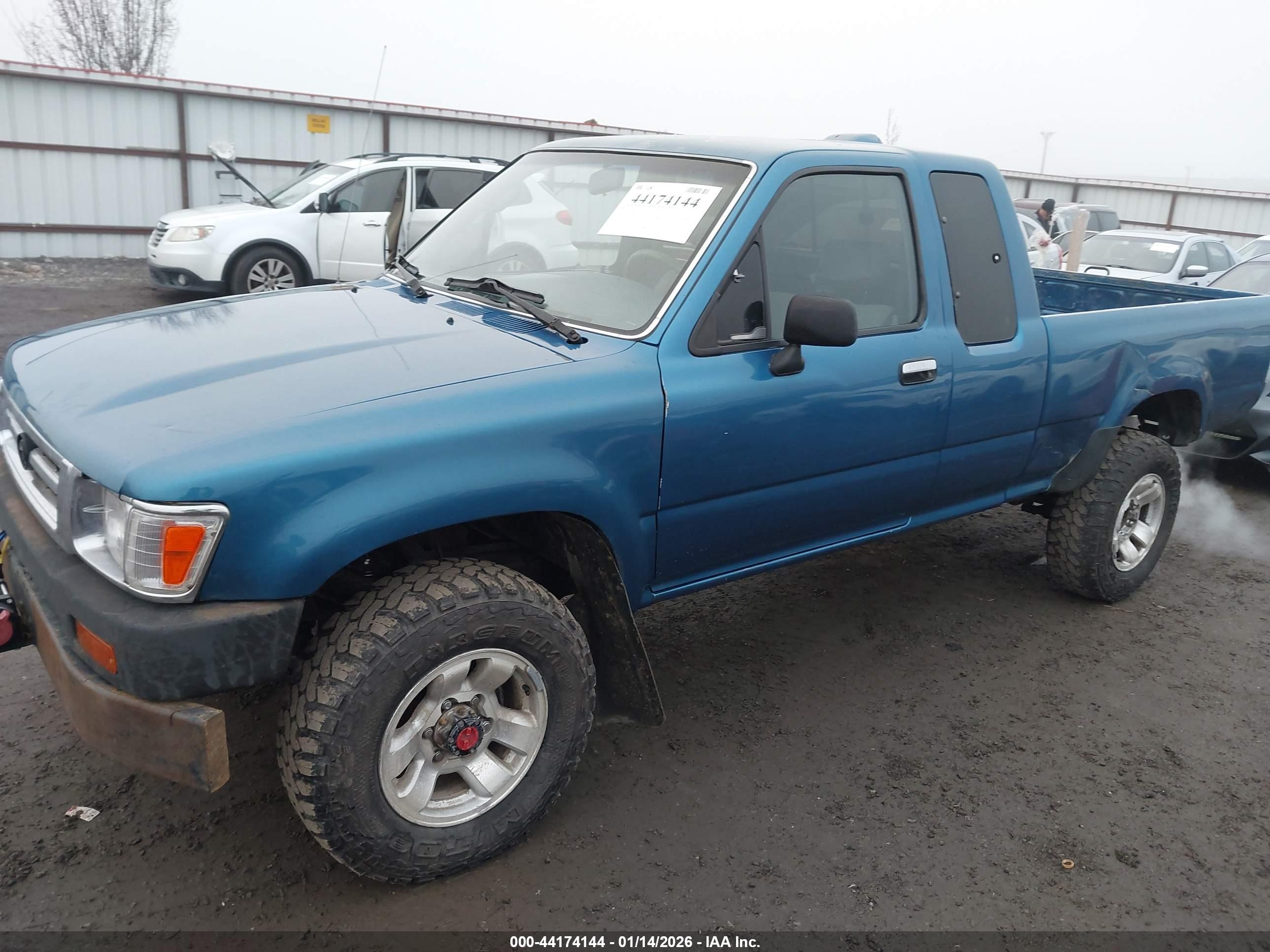 TOYOTA PICKUP image 2