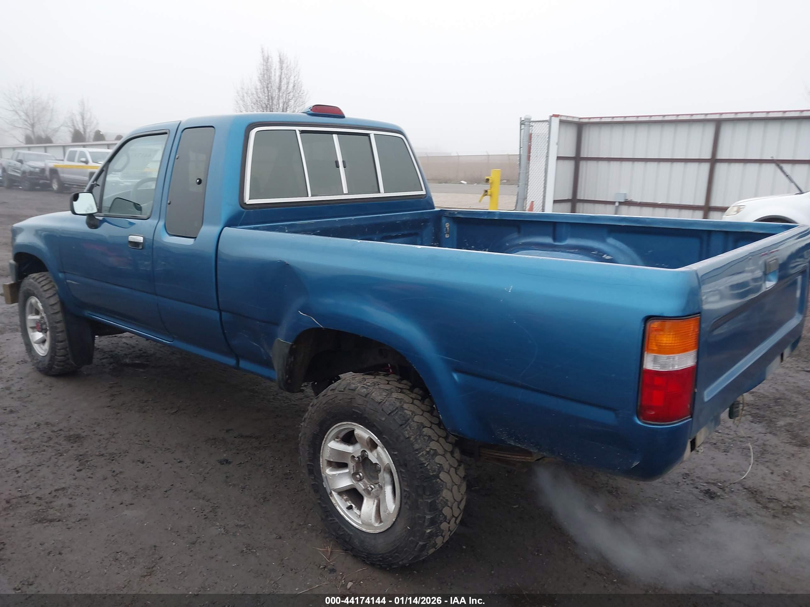 TOYOTA PICKUP image 3