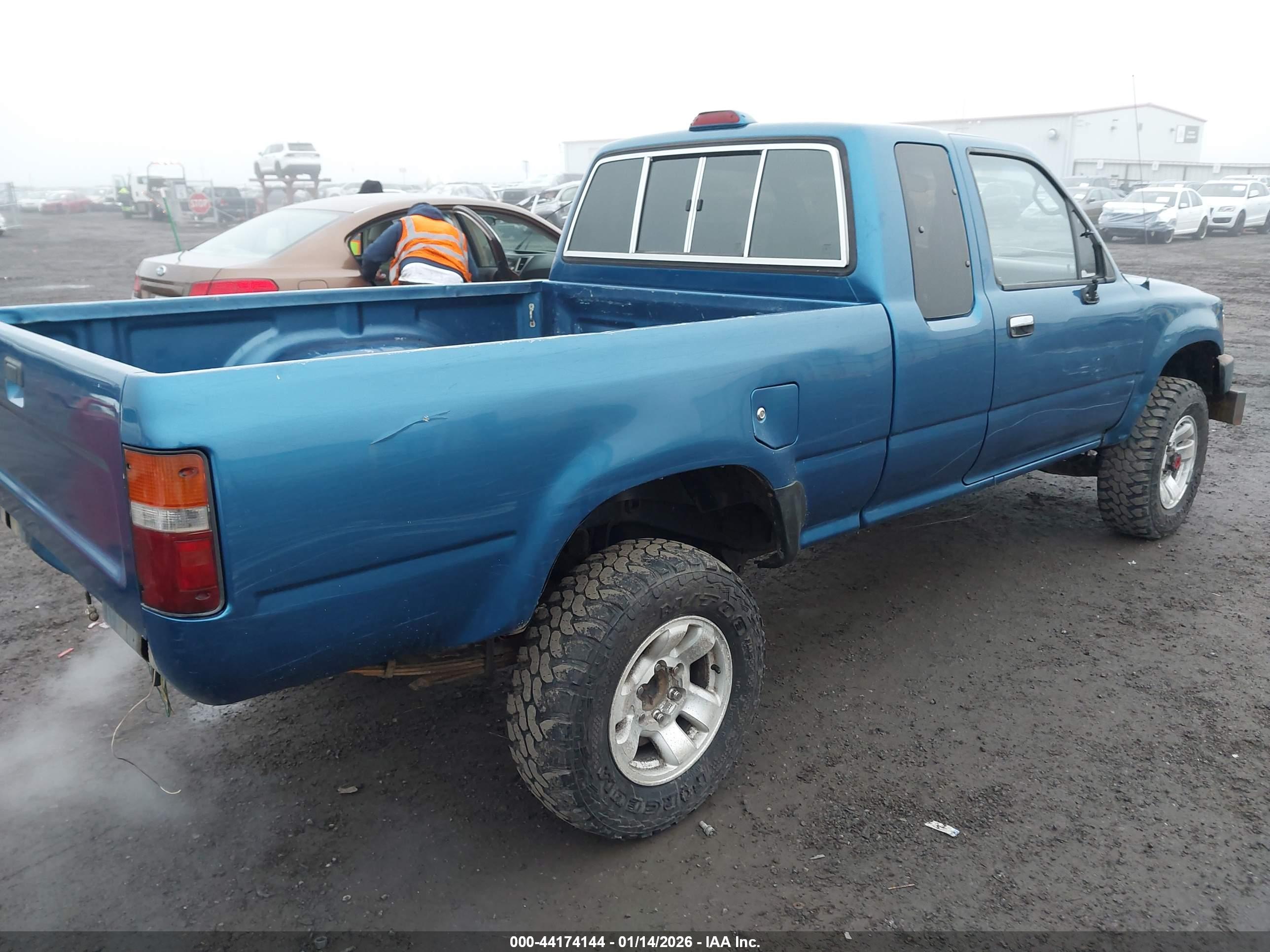 TOYOTA PICKUP image 4
