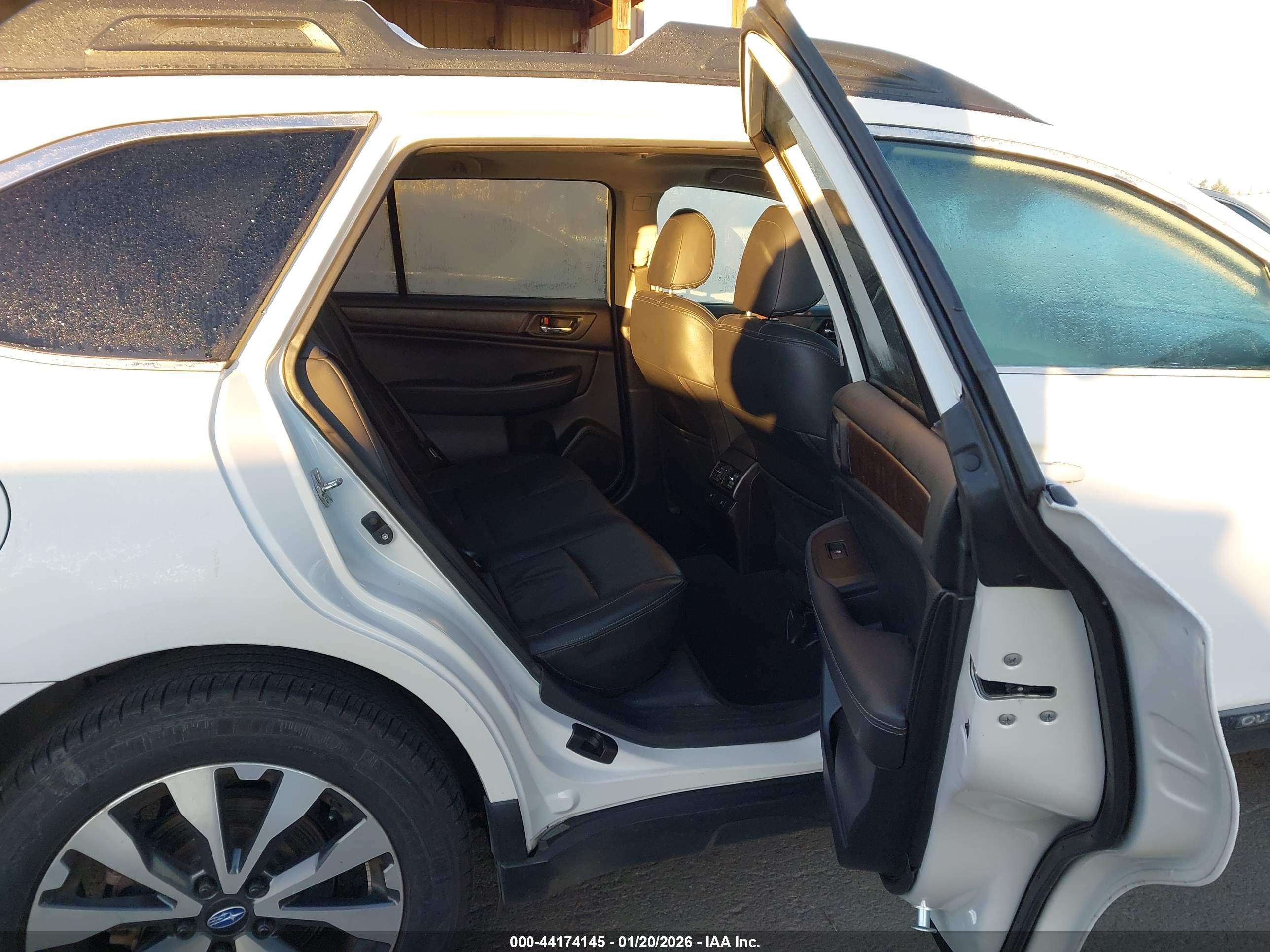 SUBARU OUTBACK image 8