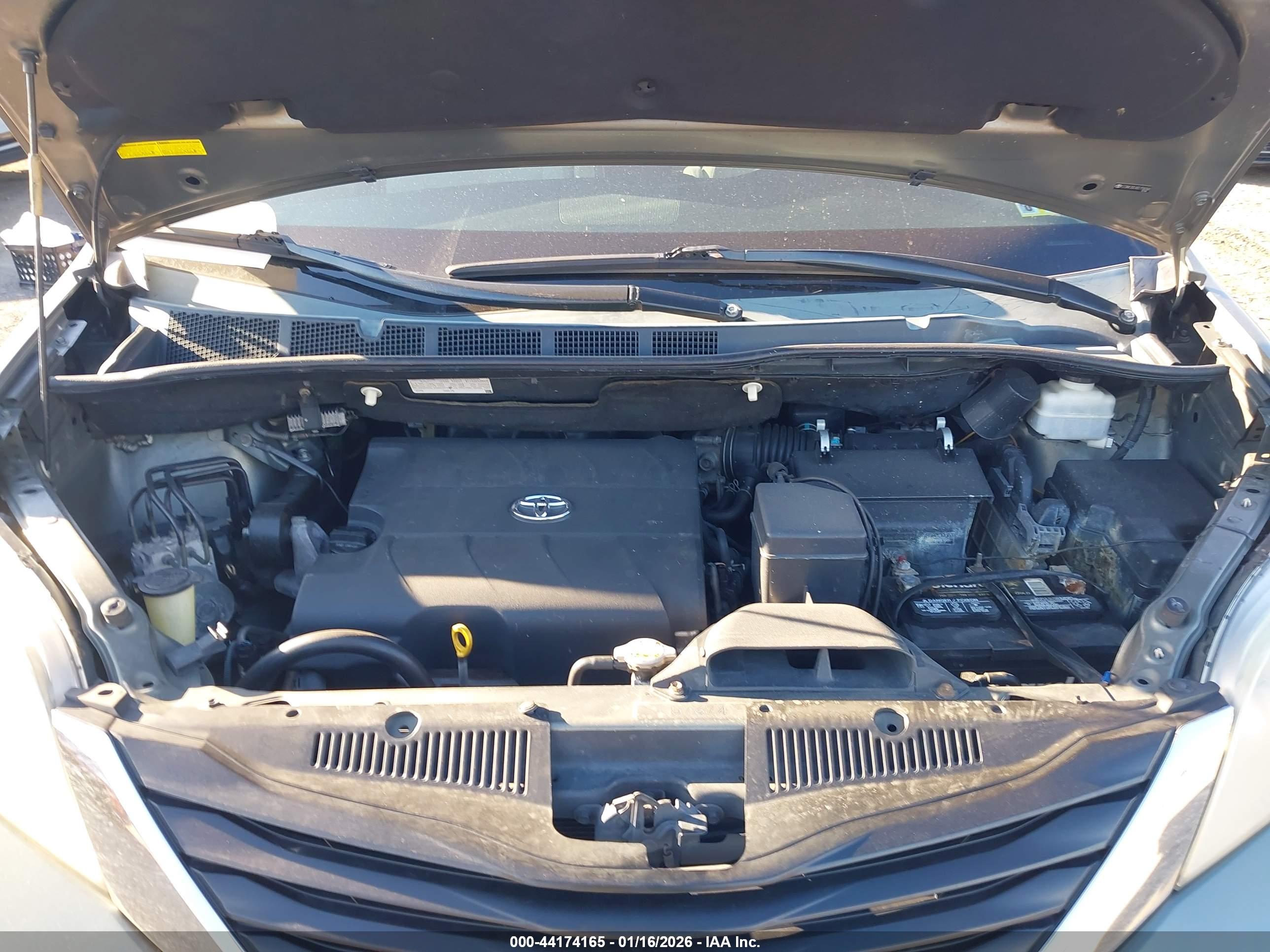 TOYOTA SIENNA image 10