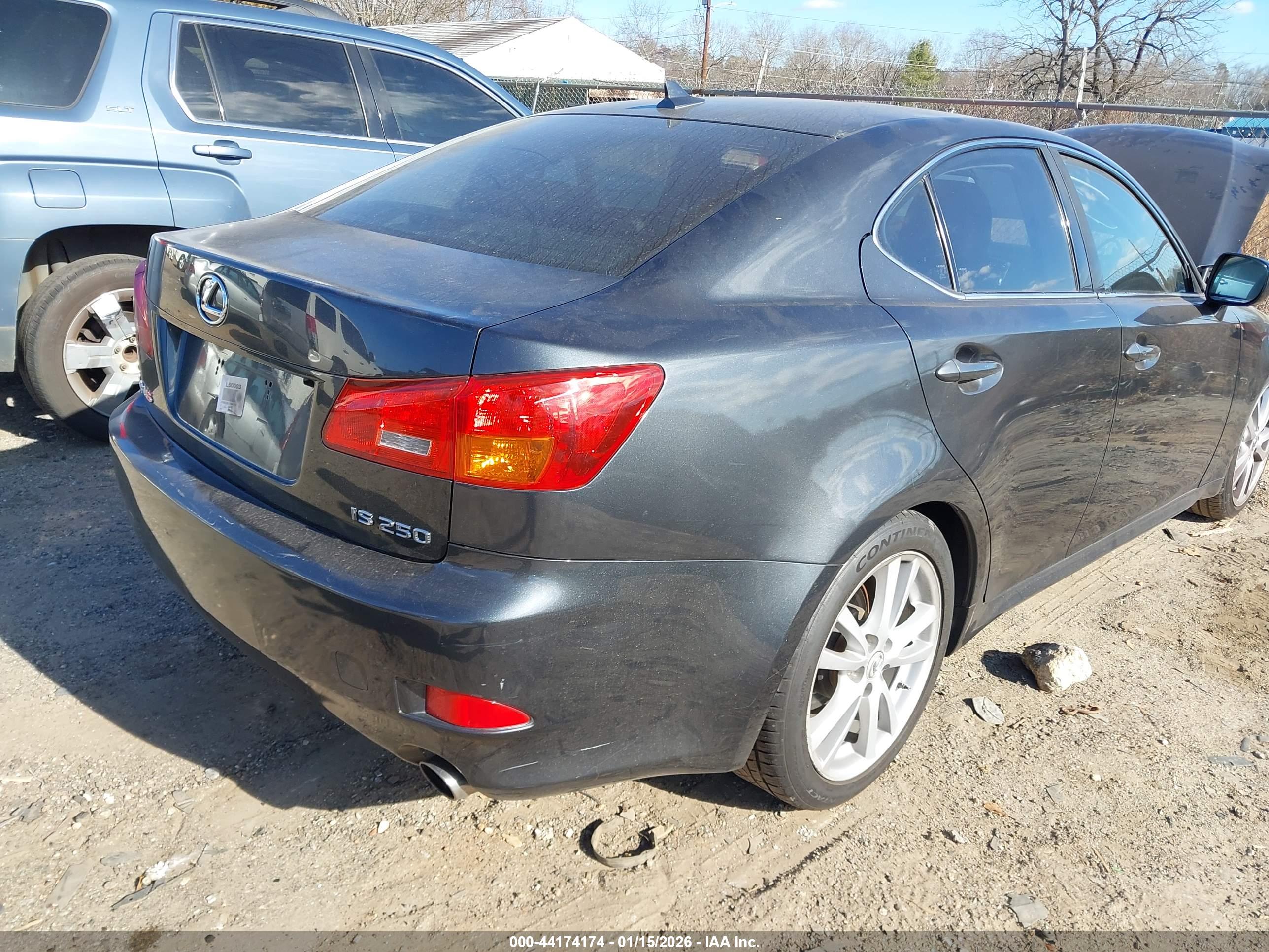 LEXUS IS image 4