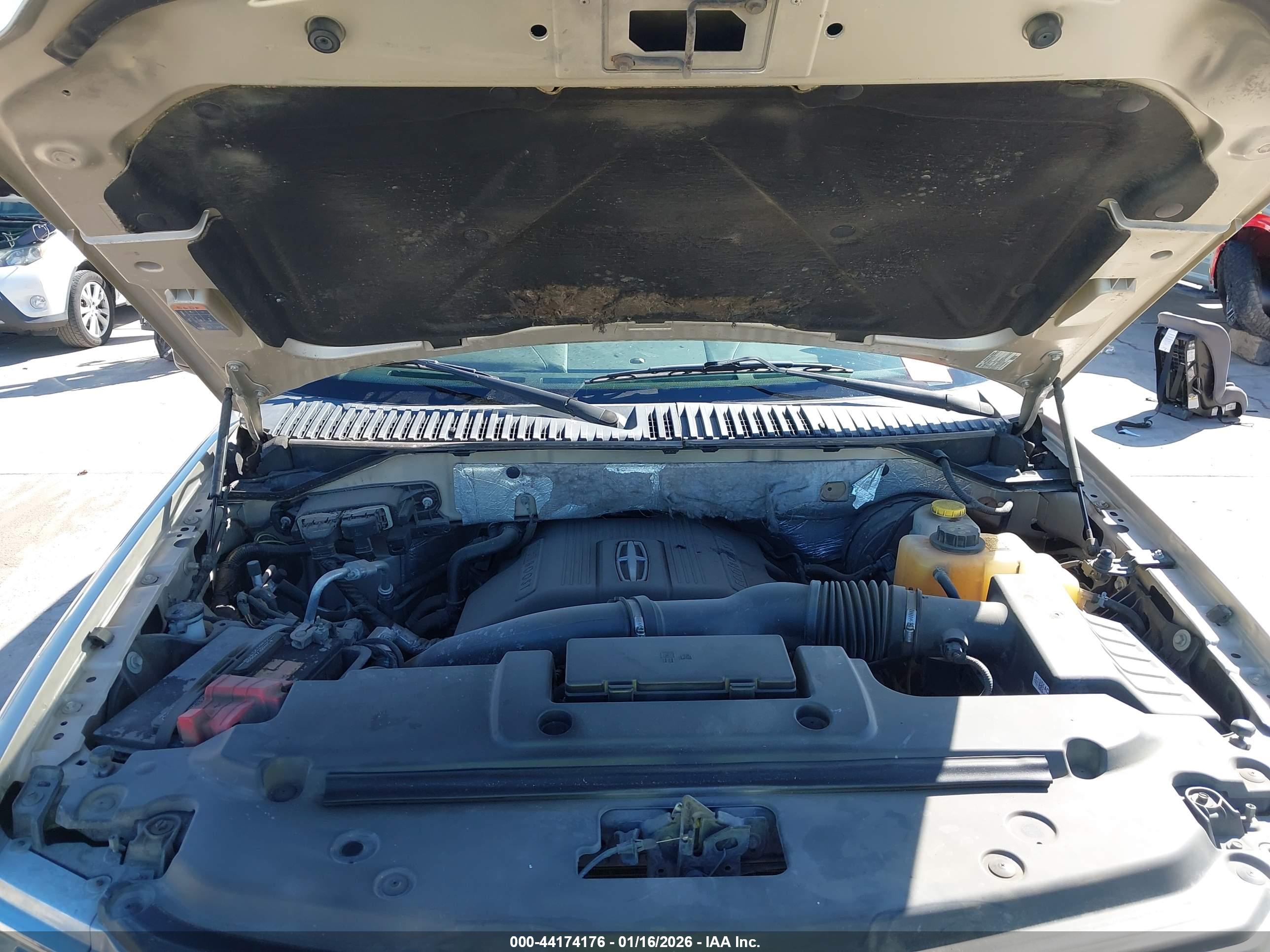 LINCOLN NAVIGATOR image 10