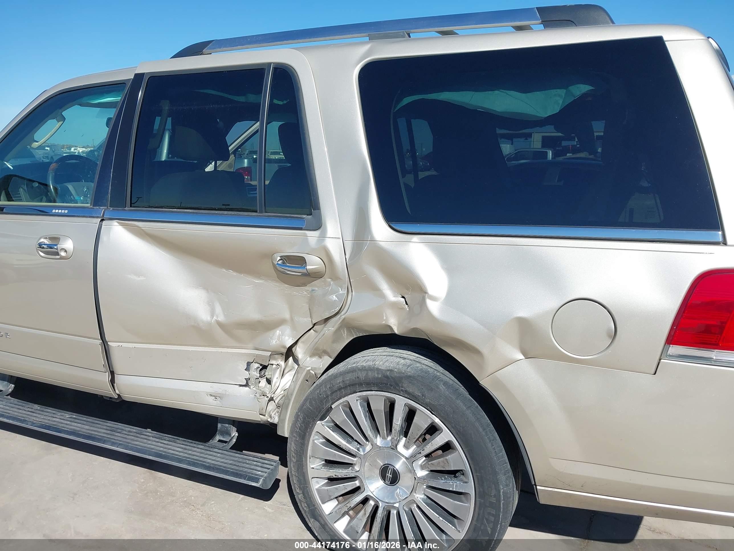 LINCOLN NAVIGATOR image 6