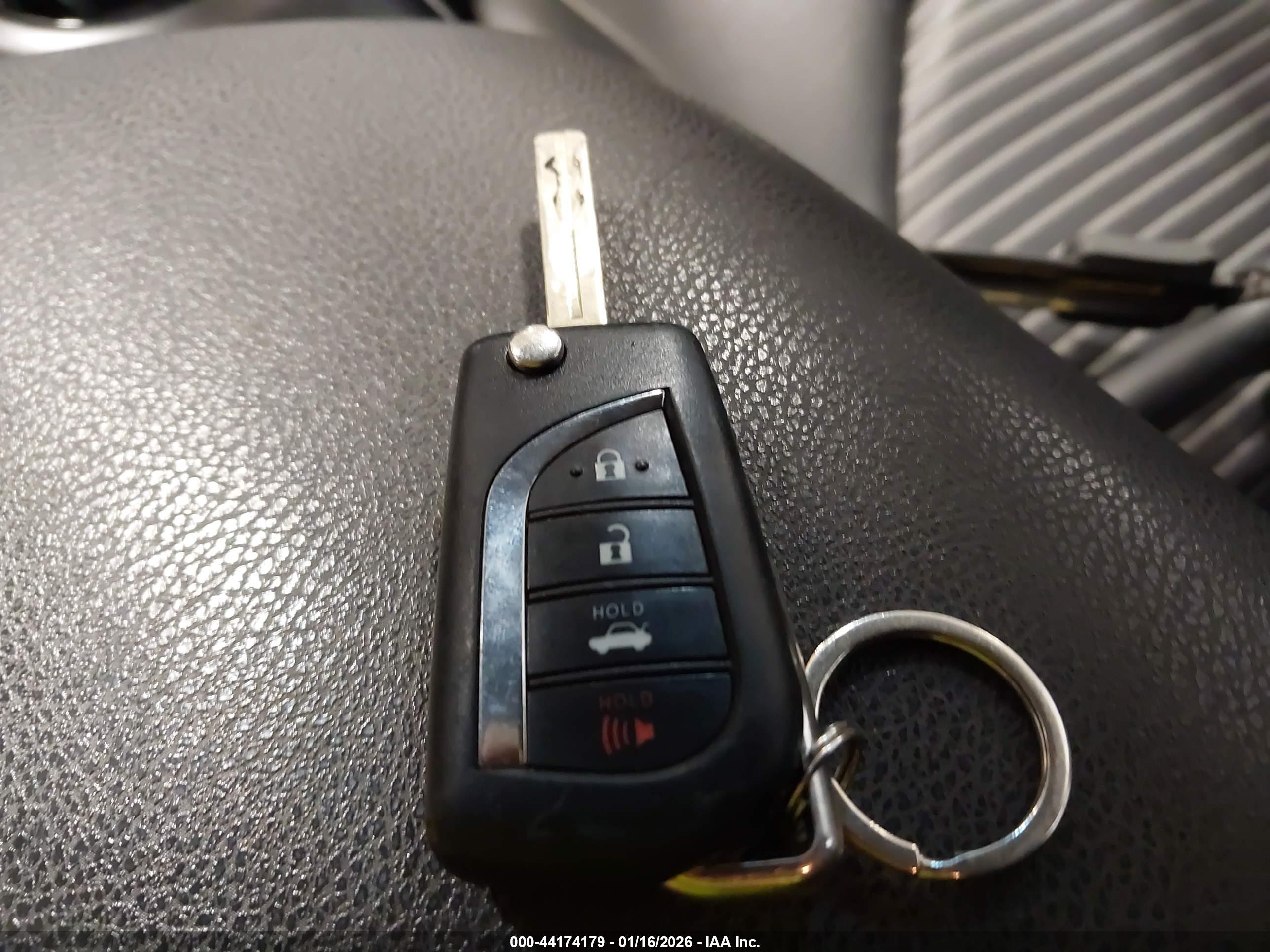 TOYOTA CAMRY image 11