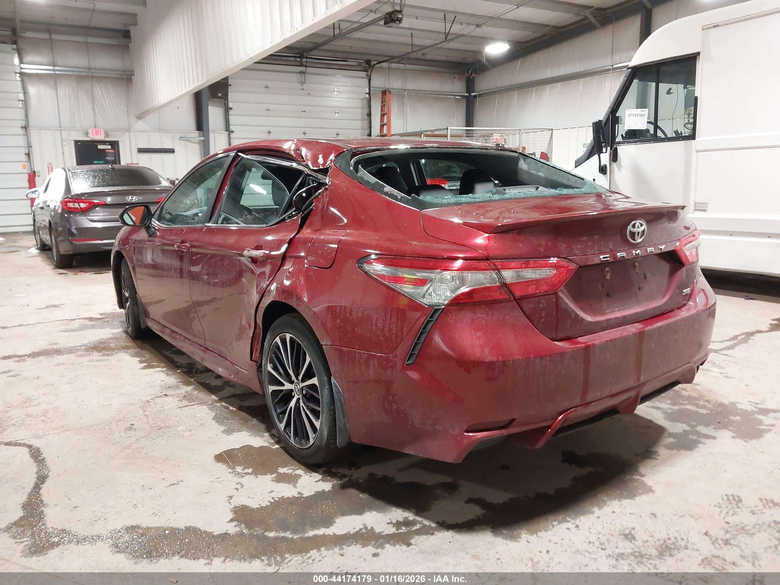 TOYOTA CAMRY image 3