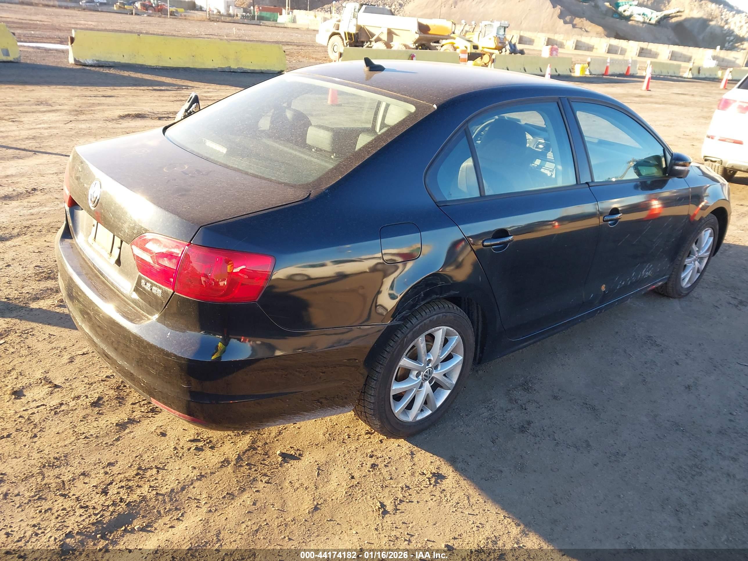 VOLKSWAGEN JETTA image 4