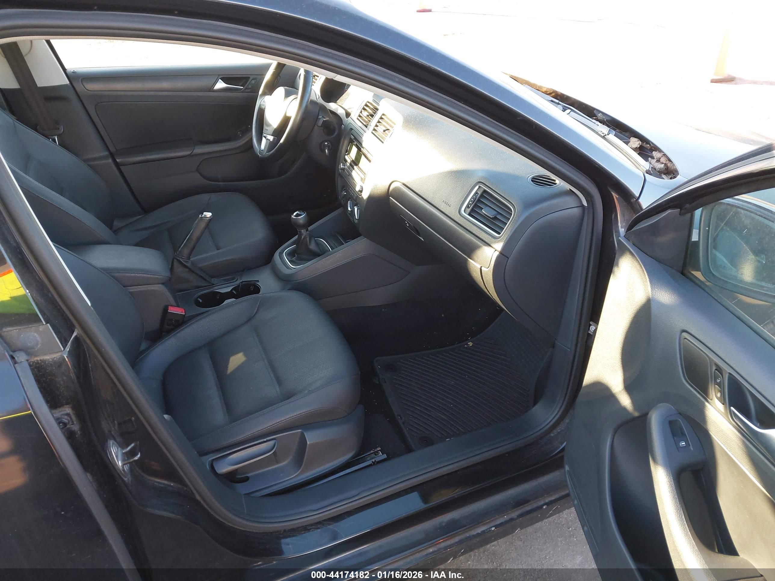 VOLKSWAGEN JETTA image 5