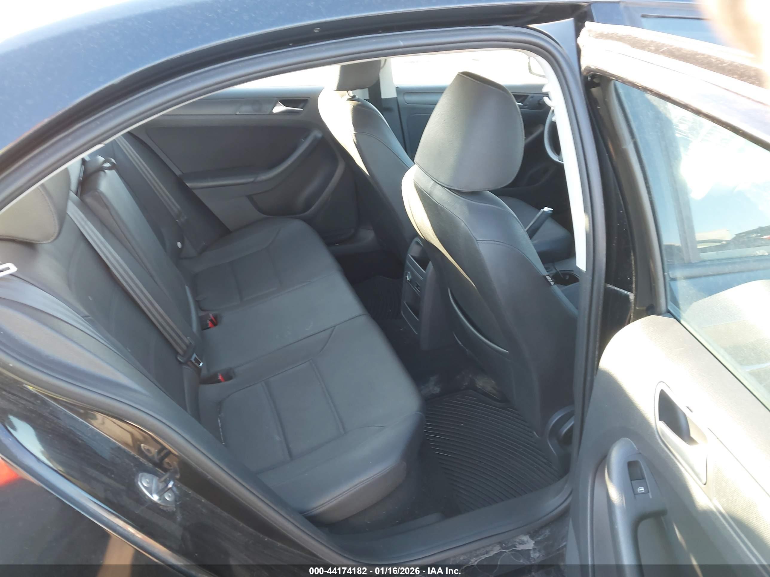 VOLKSWAGEN JETTA image 8