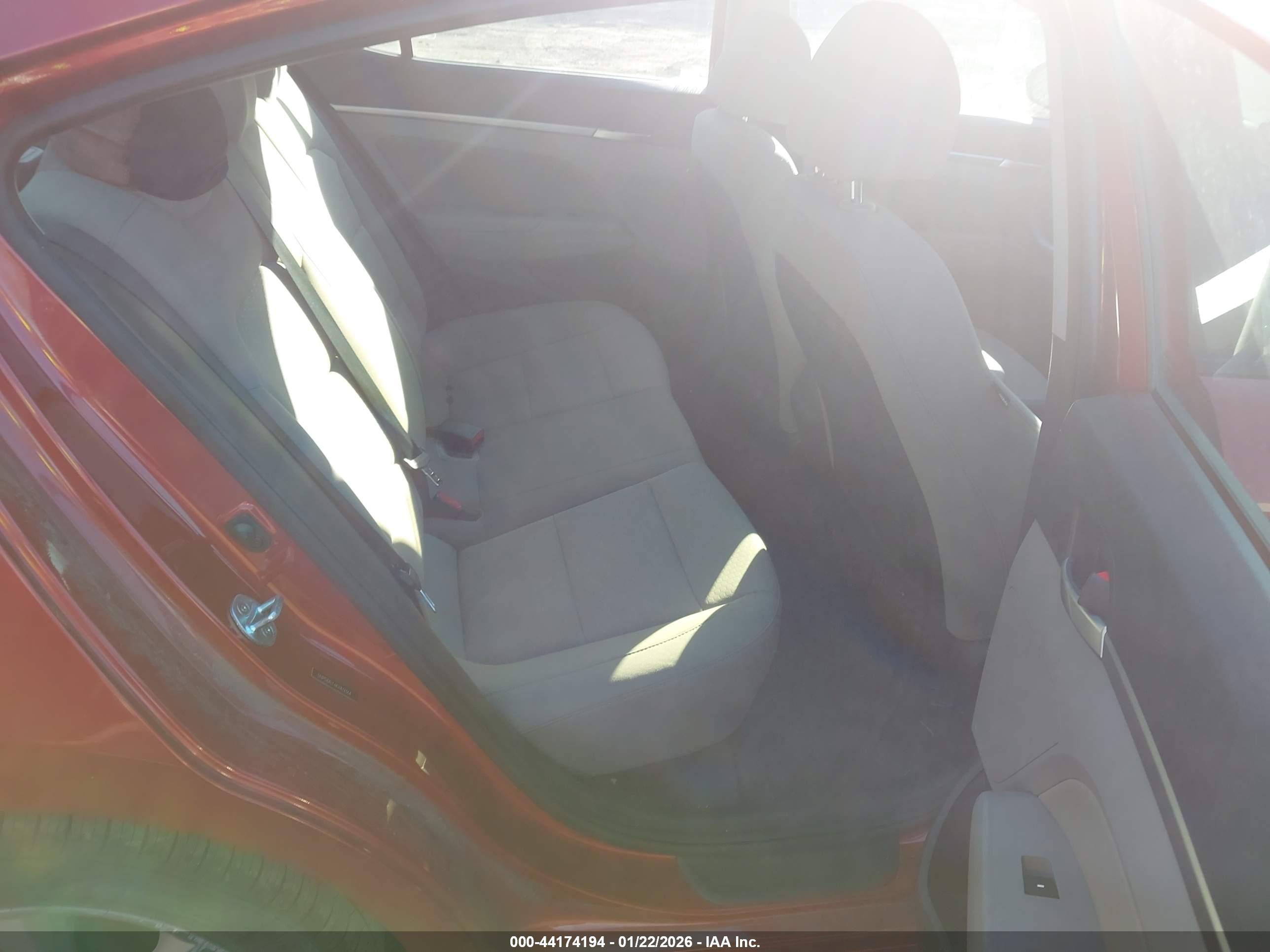 HYUNDAI ELANTRA image 8