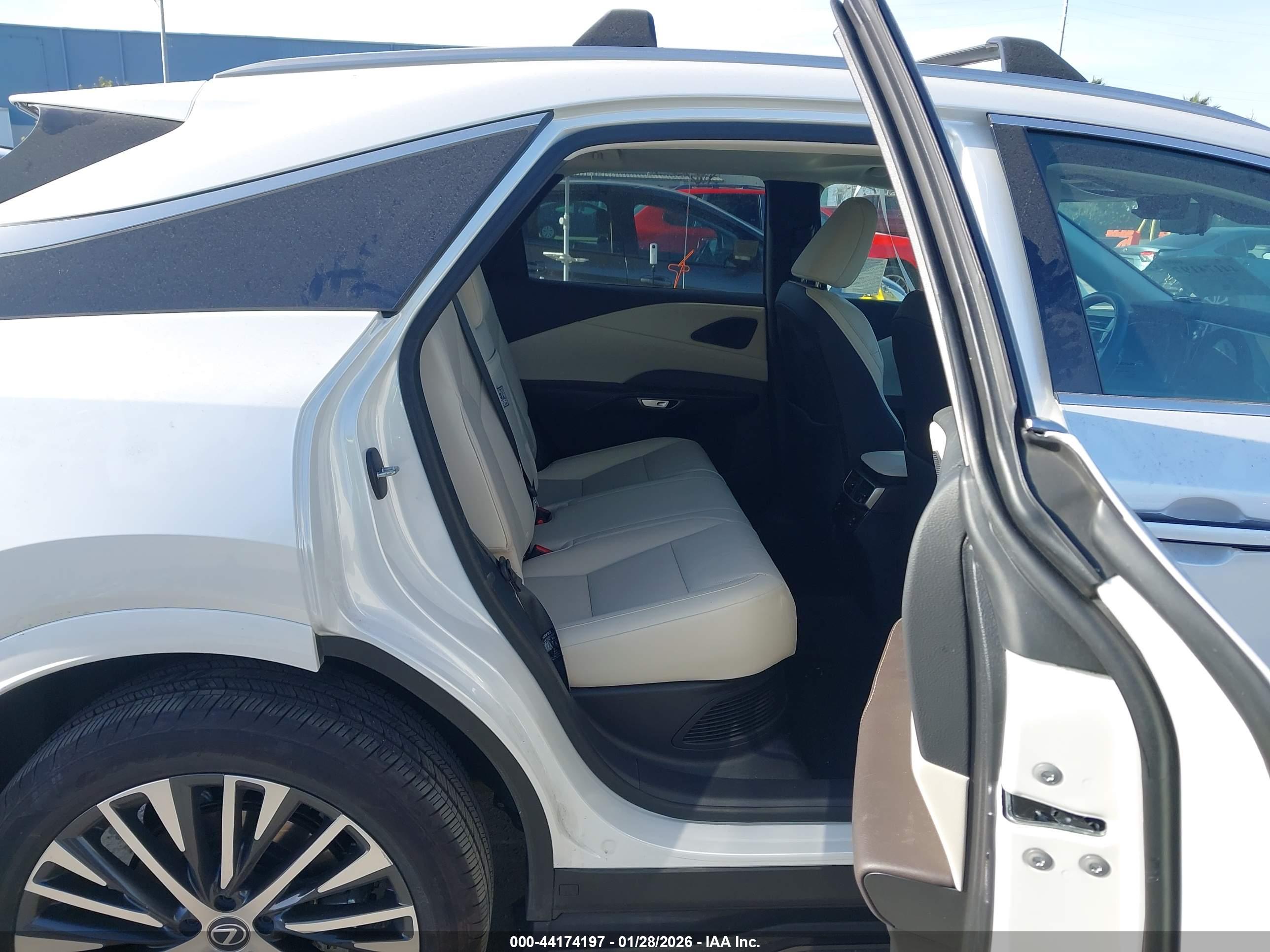 LEXUS RX image 8