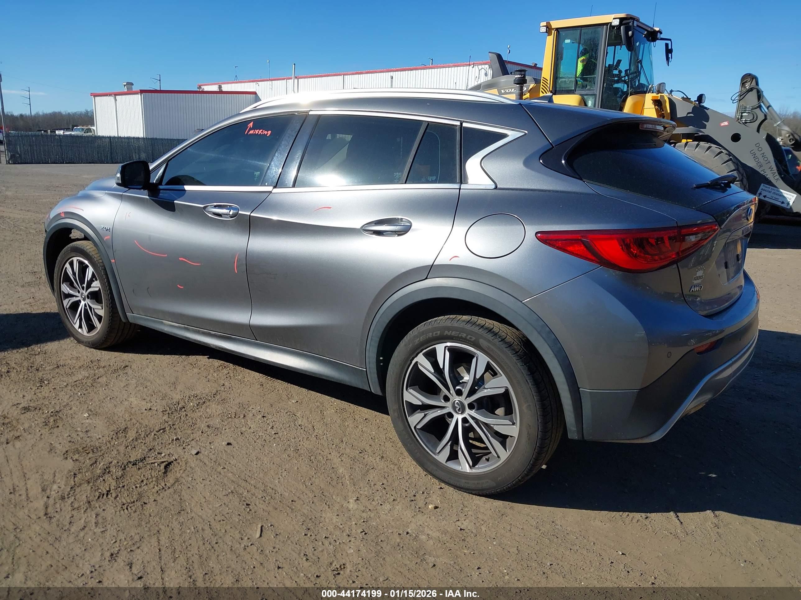 INFINITI QX30 image 3