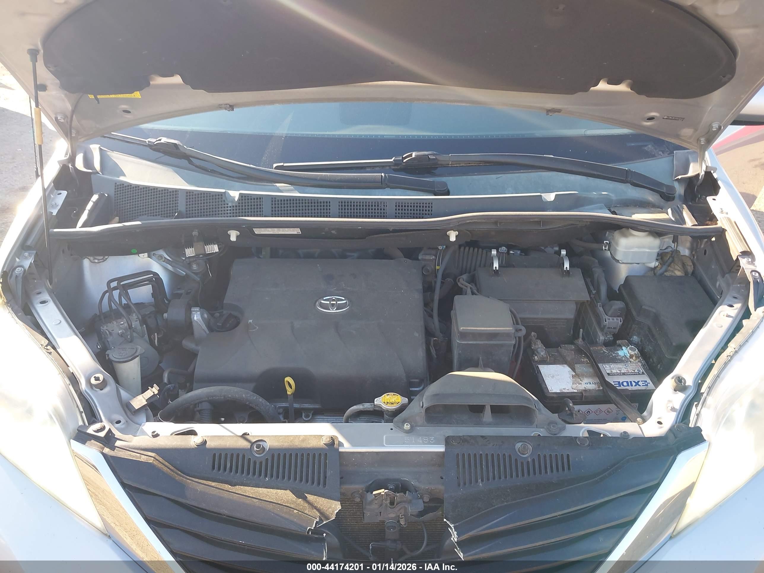 TOYOTA SIENNA image 10